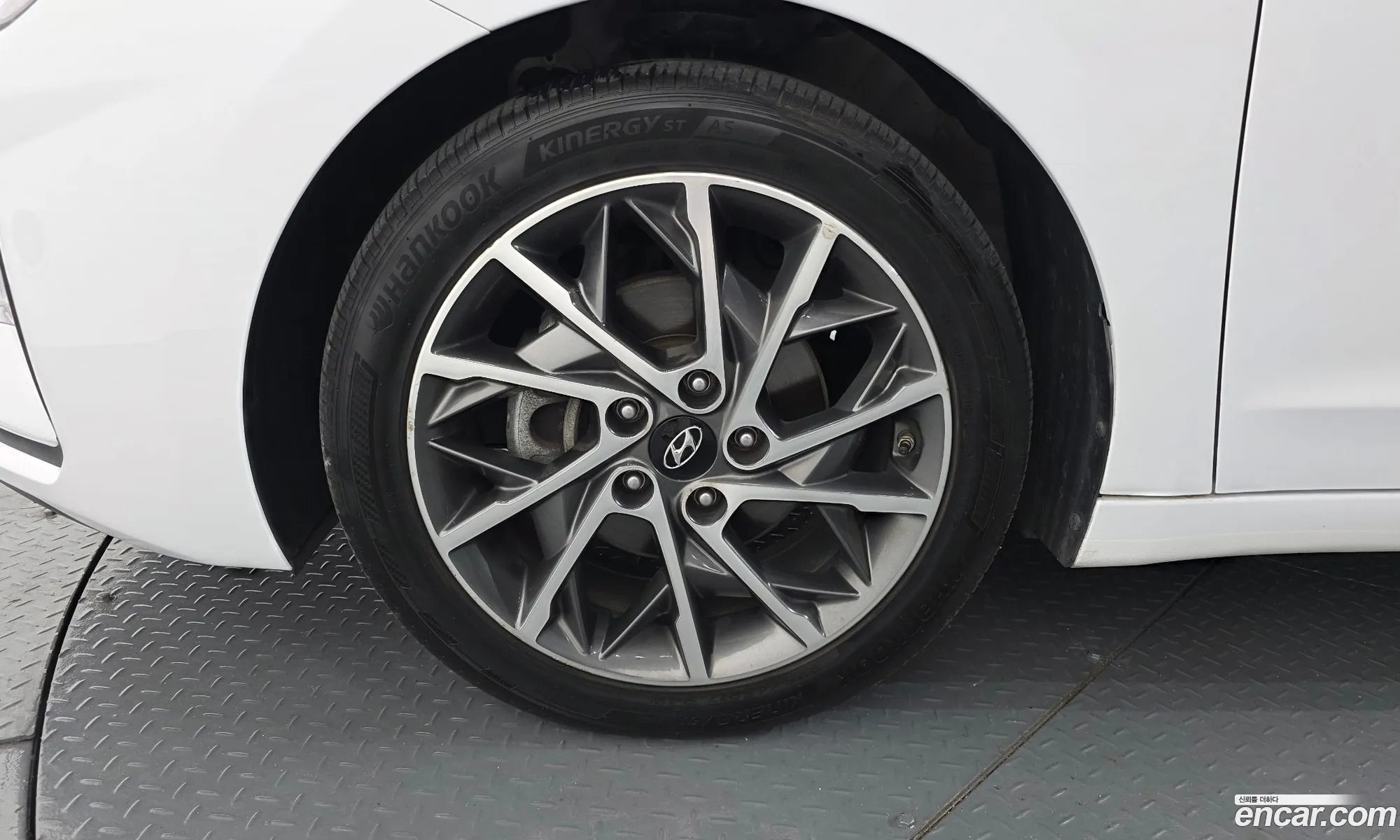 Hyundai Elantra AD 2020 — 5