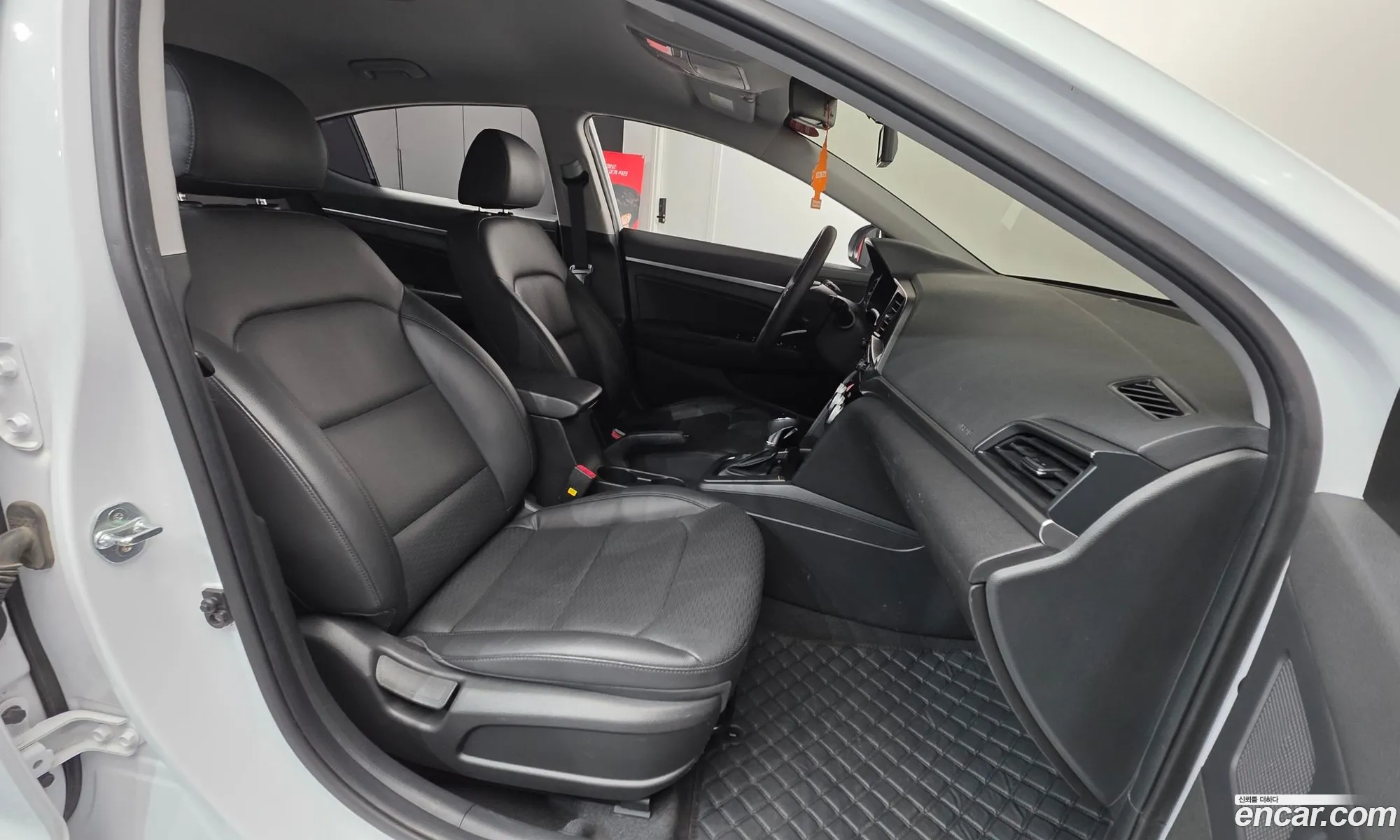Hyundai Elantra AD 2020 — 12