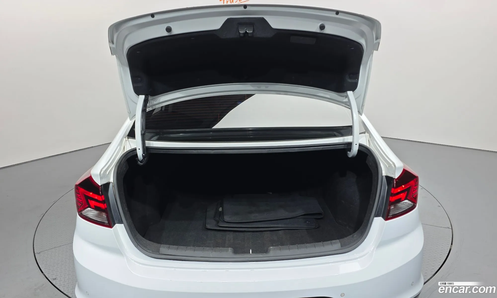 Hyundai Elantra AD 2020 — 10