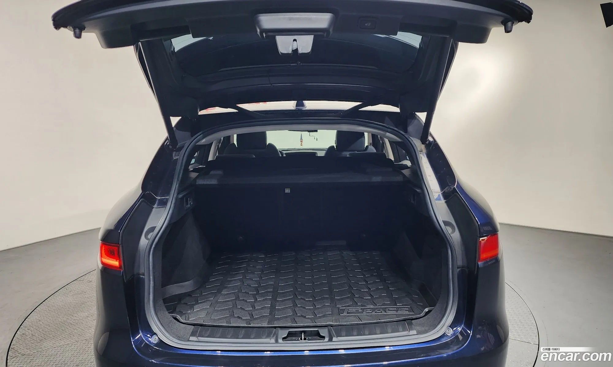 Jaguar F-Pace 2016 SADCA2BN6HA080185 — 16