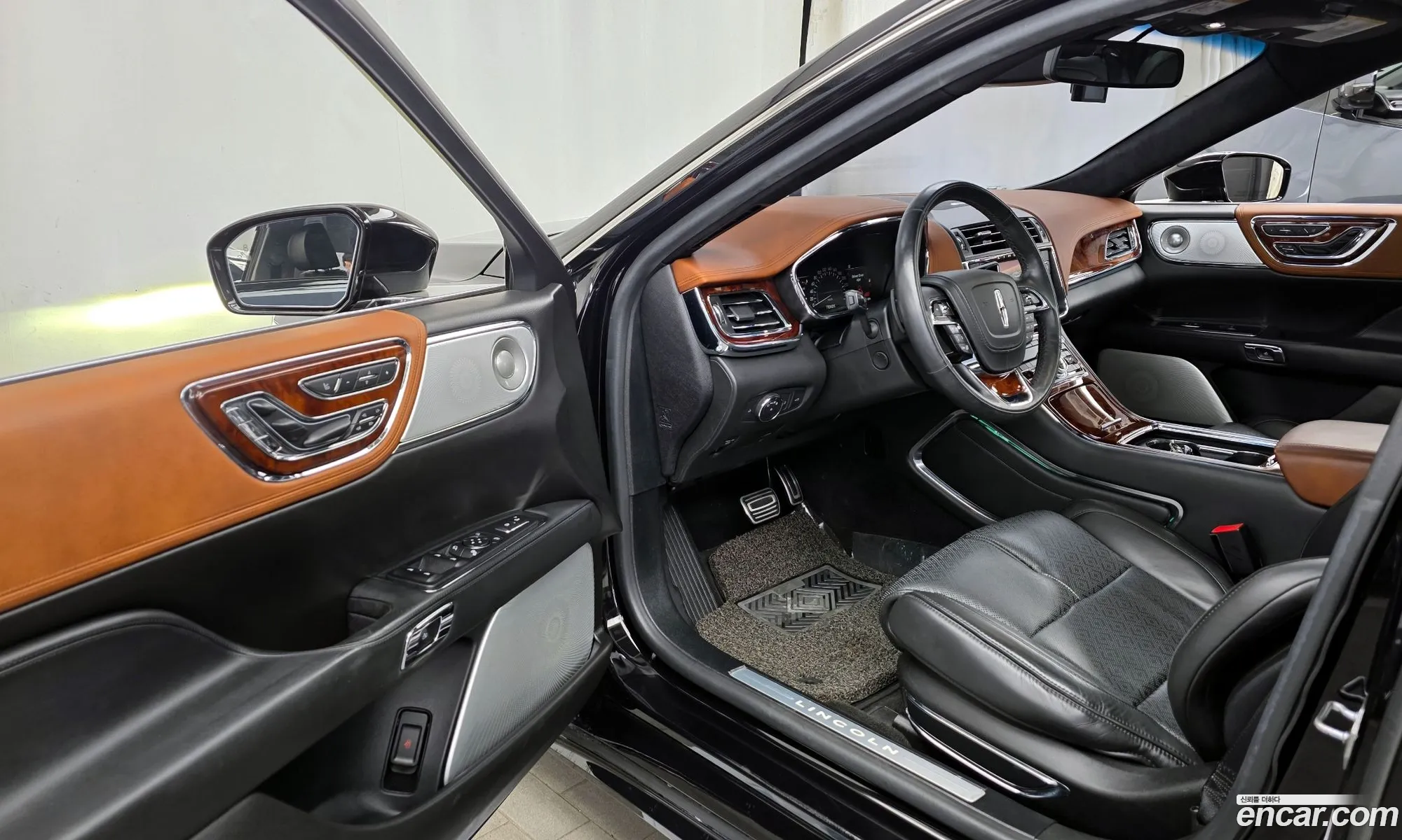 Lincoln Continental 10th Gen 2019 1LN6L9BC9K5602247 — 18