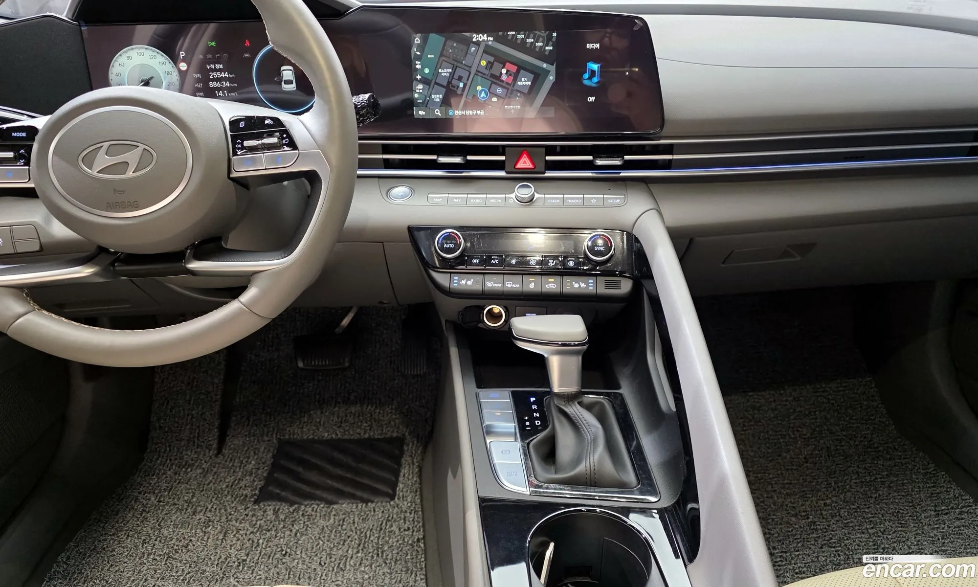 Hyundai Elantra 2024 — 17