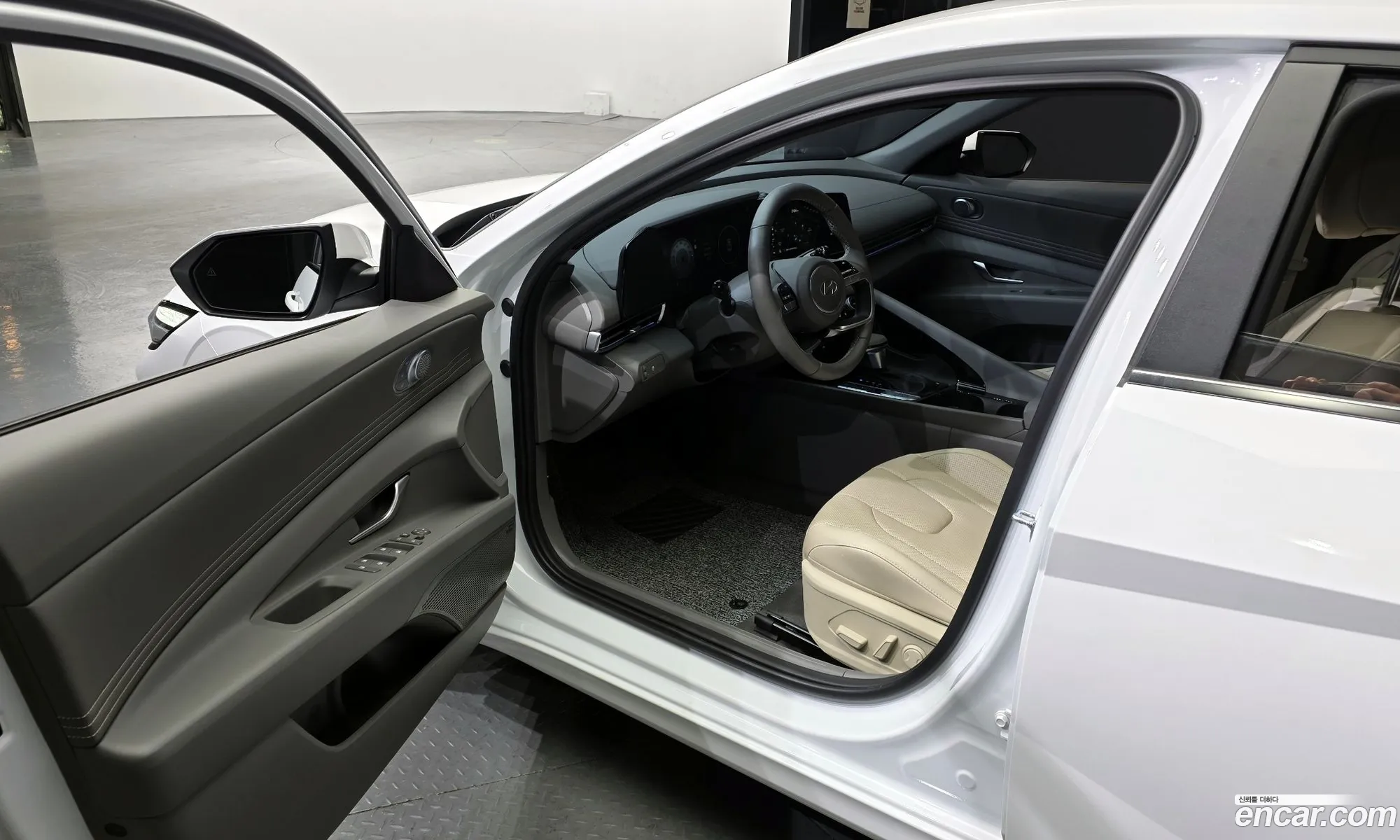 Hyundai Elantra 2024 — 16