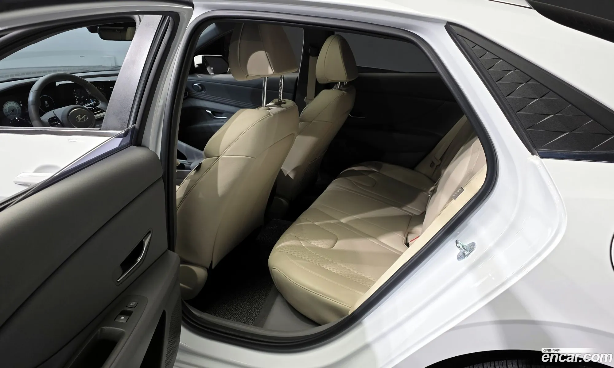 Hyundai Elantra 2024 — 15