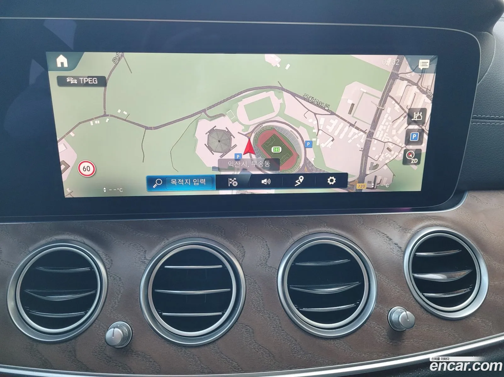 Mercedes-Benz E-Class W213 2022 — 12