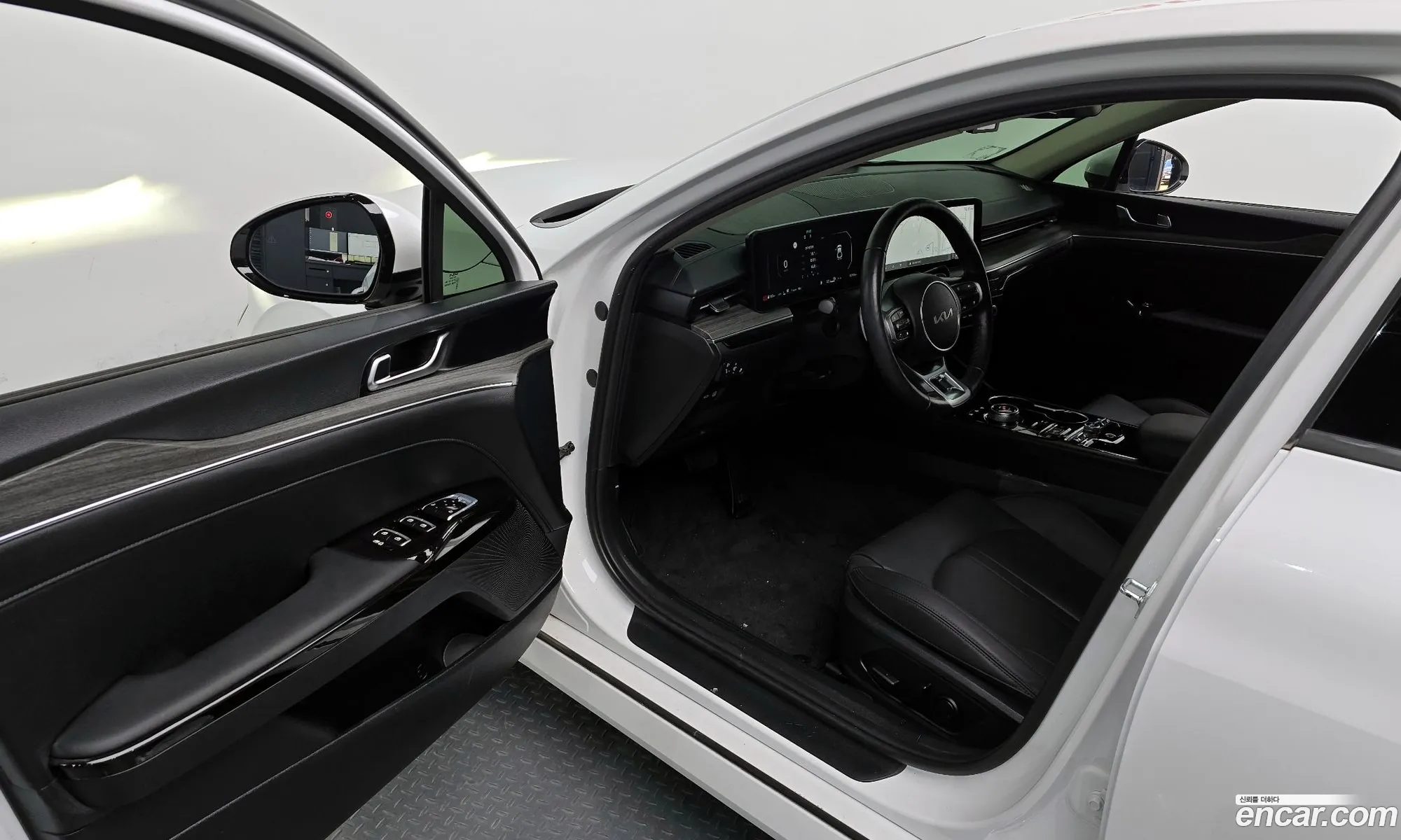 Kia K5 Hybrid 2024 — 10