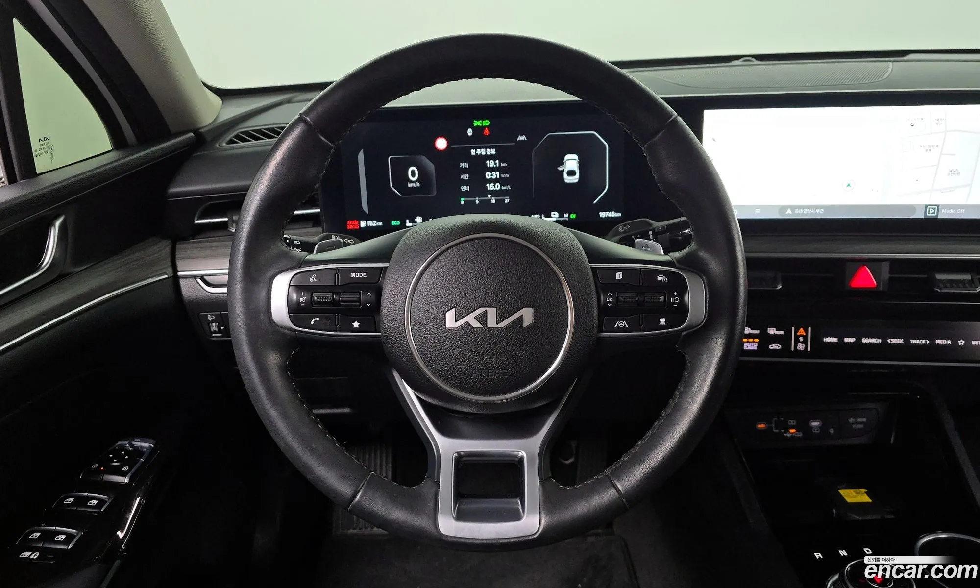 Kia K5 Hybrid 2024 — 16
