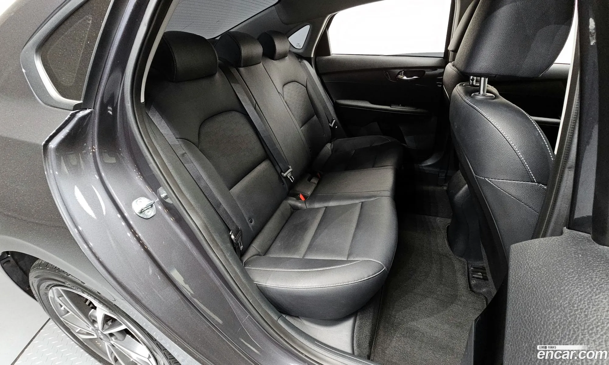 Kia K3 2023 — 16