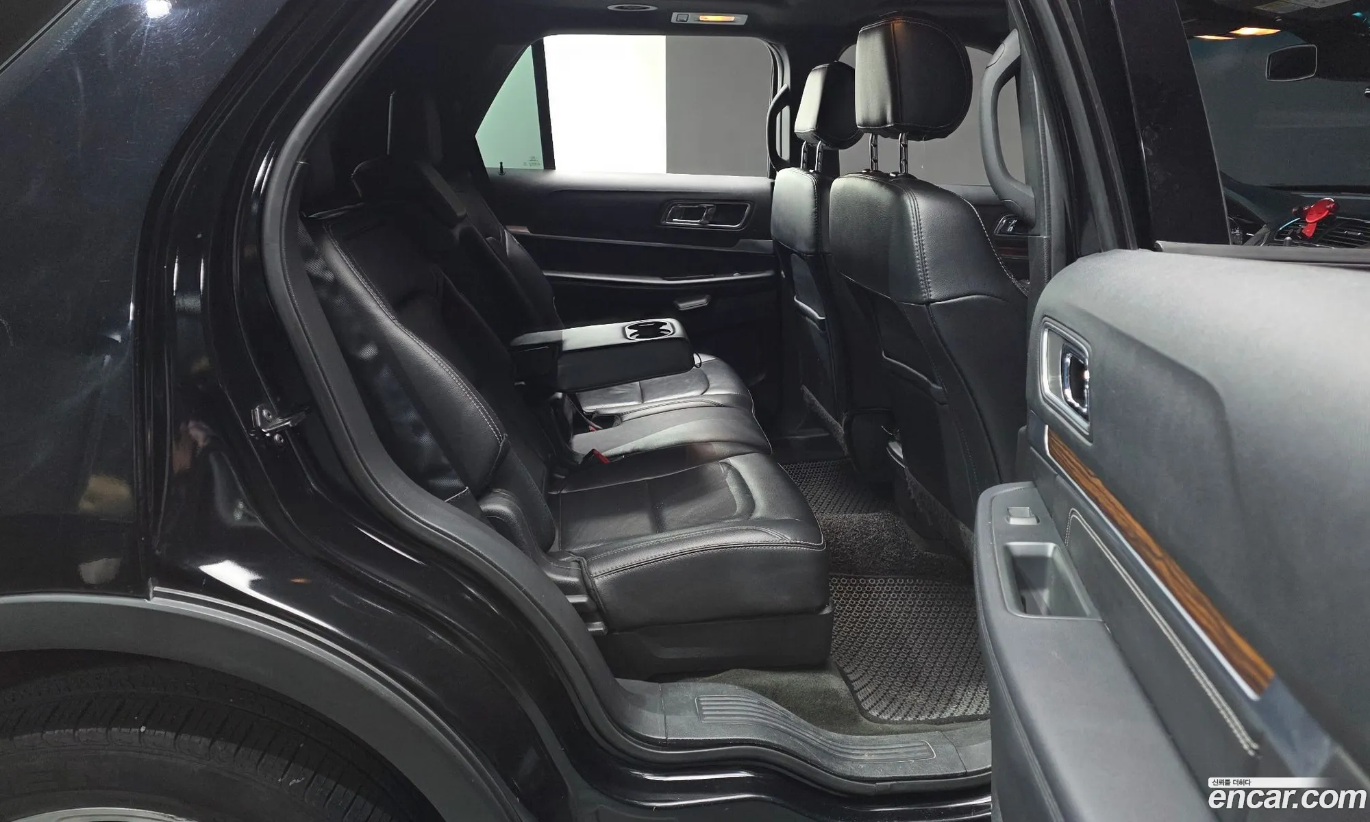 Ford Explorer 2017 1FM5K8FH111111111 — 5