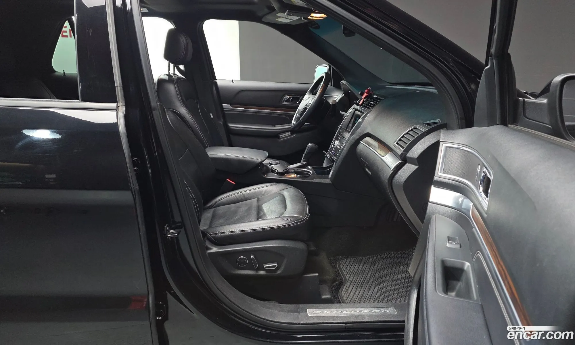 Ford Explorer 2017 1FM5K8FH111111111 — 2