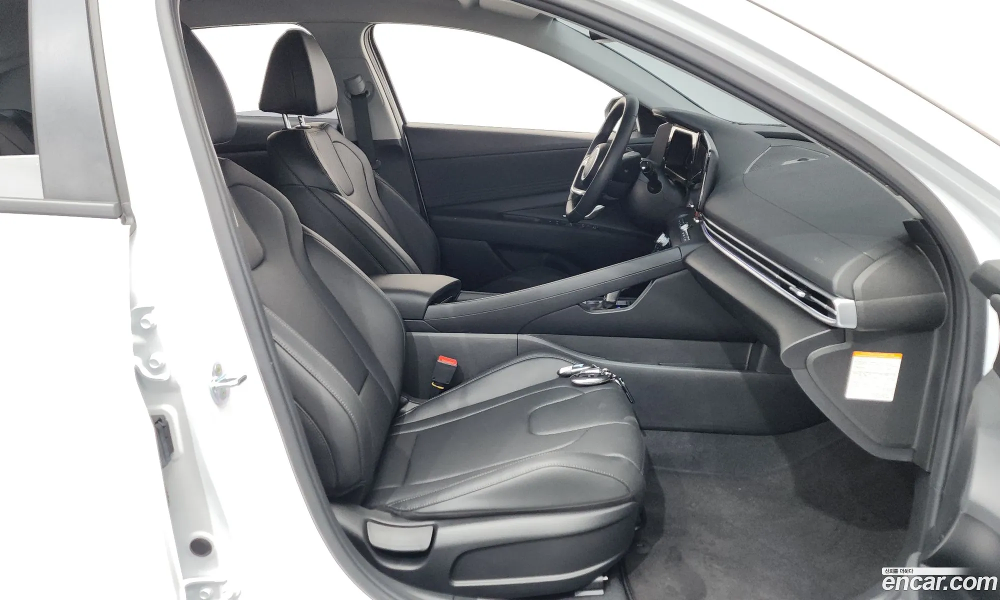 Hyundai Elantra Hybrid 2025 — 16