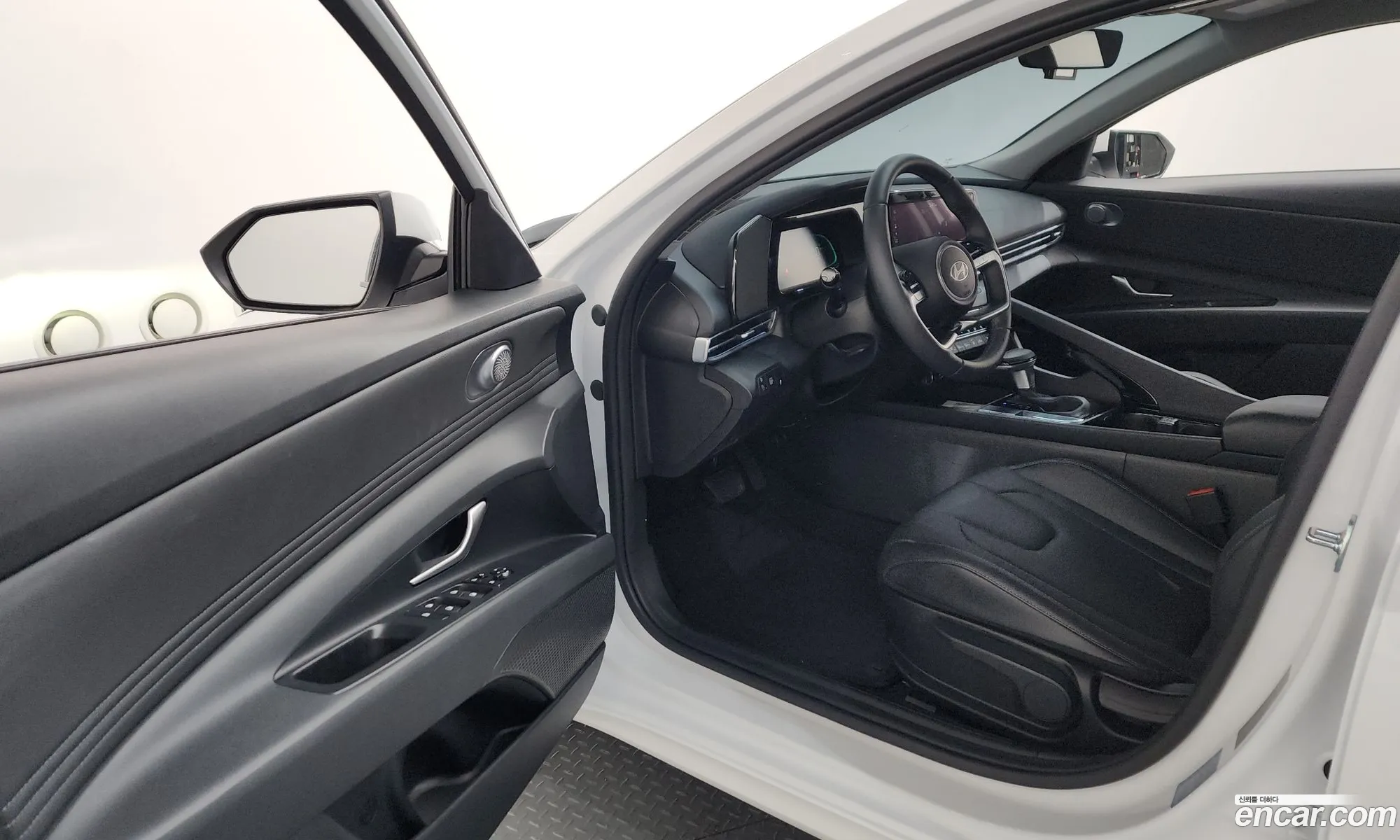 Hyundai Elantra Hybrid 2025 — 4