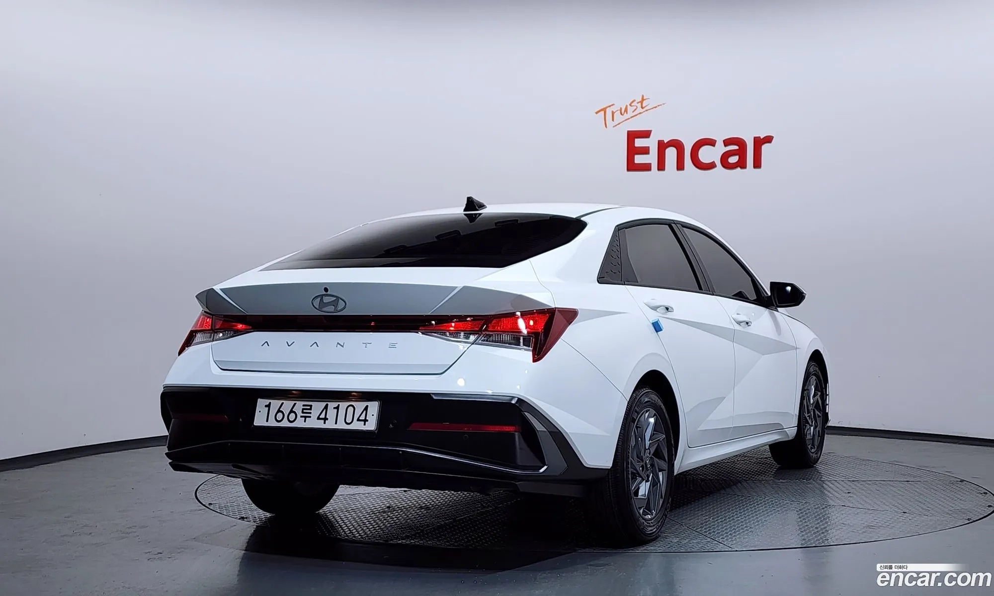 Hyundai Elantra Hybrid 2025 — 10
