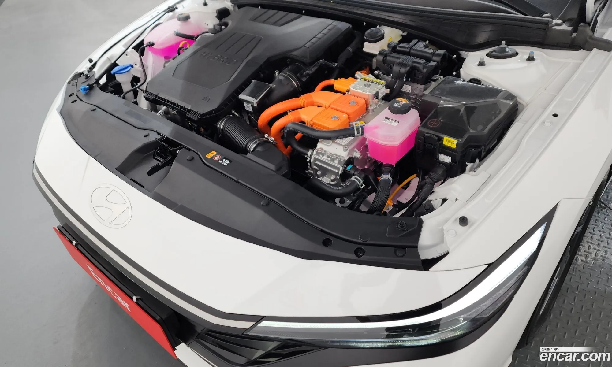 Hyundai Elantra Hybrid 2025 — 8