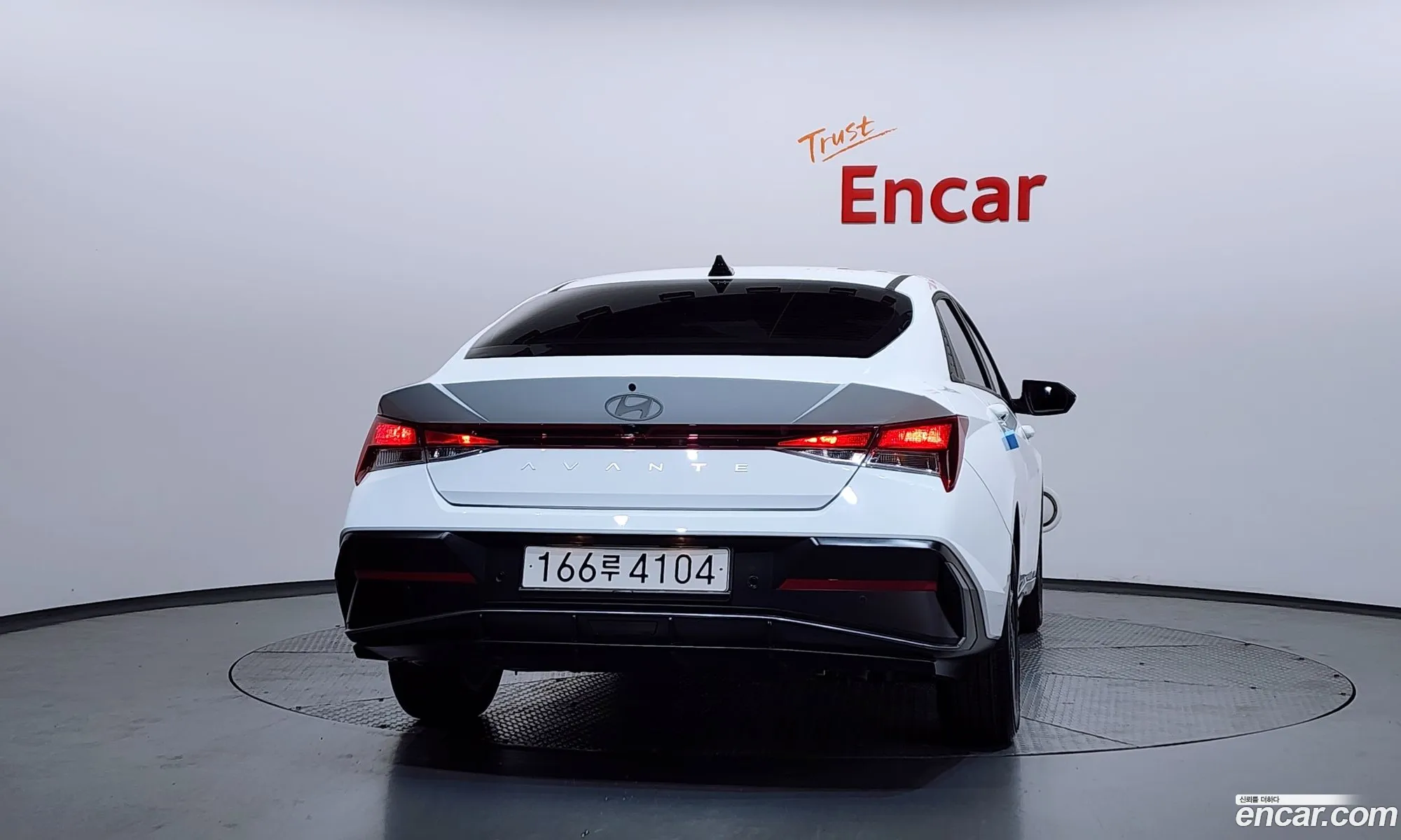 Hyundai Elantra Hybrid 2025 — 17