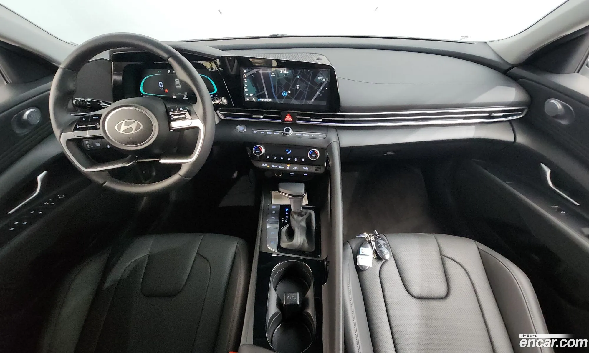 Hyundai Elantra Hybrid 2025 — 7