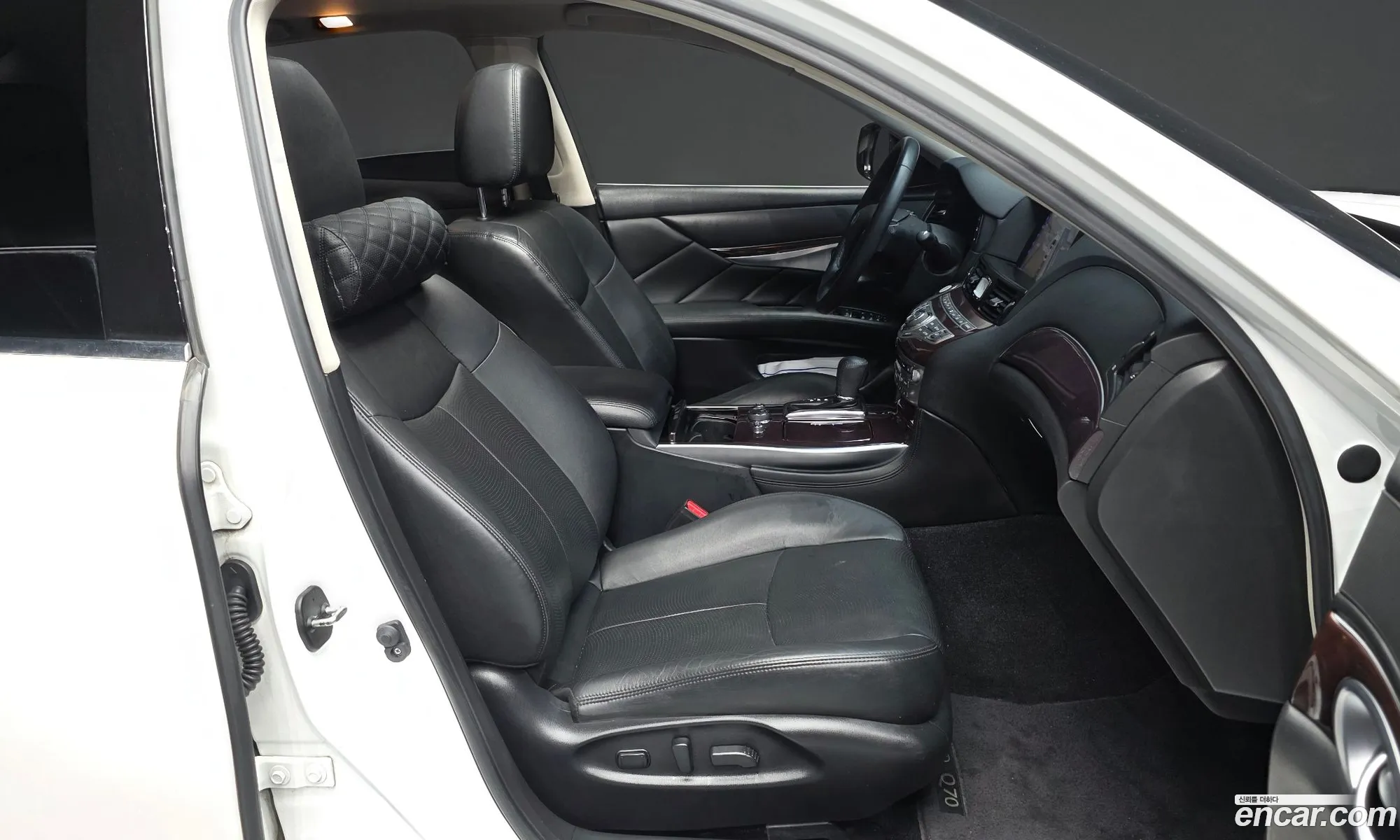 Infiniti Q70