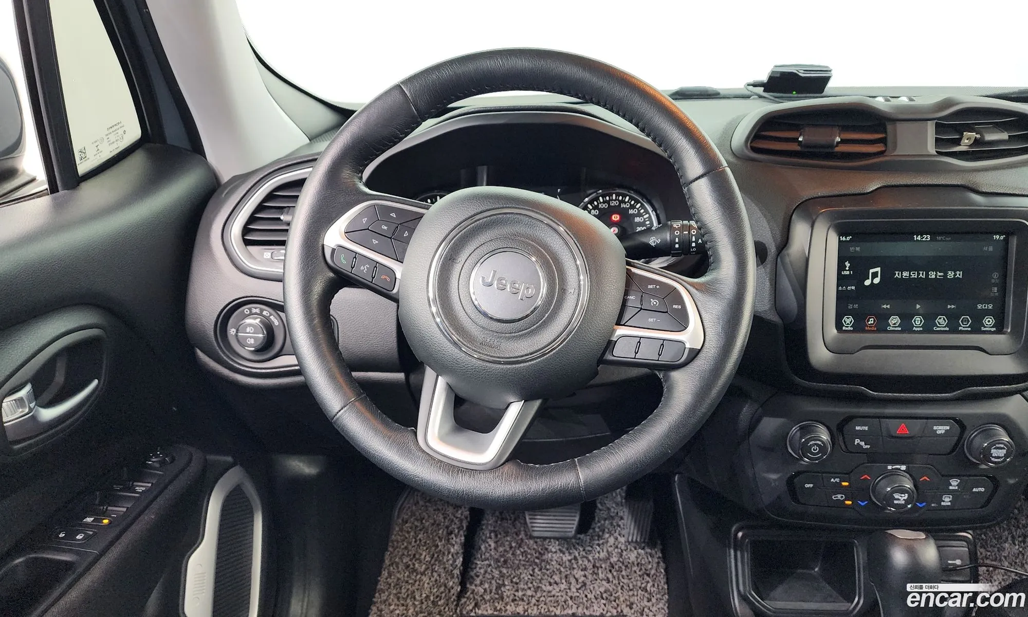 Jeep Renegade 2018 1C4BU000 — 17