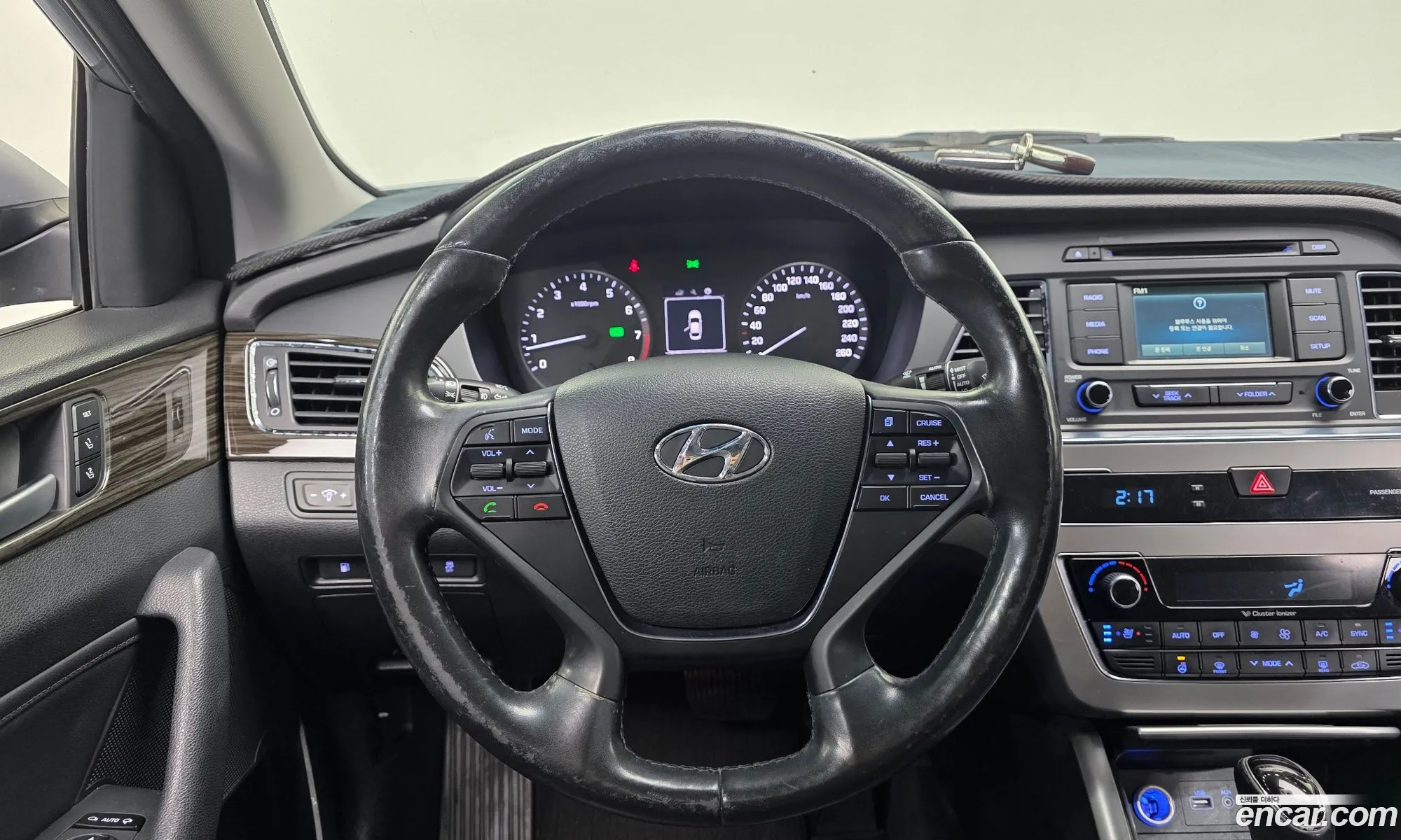 Hyundai LF Sonata 2014 — 12