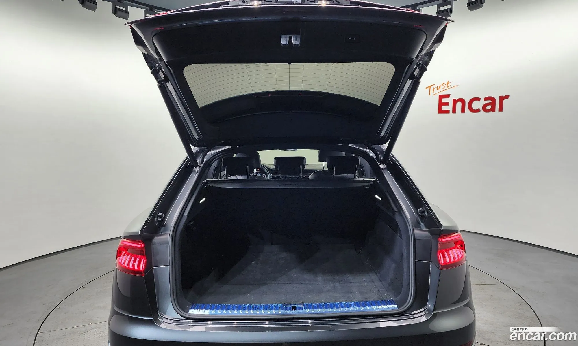 Audi Q8 2020 WAUZZZF18LD019732 — 3