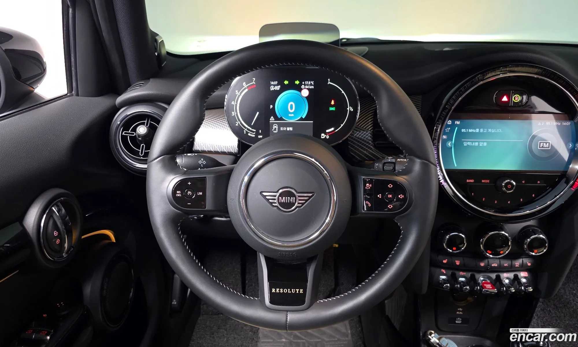 Mini Cooper S 2023 WMW61DK09P2U26471 — 8