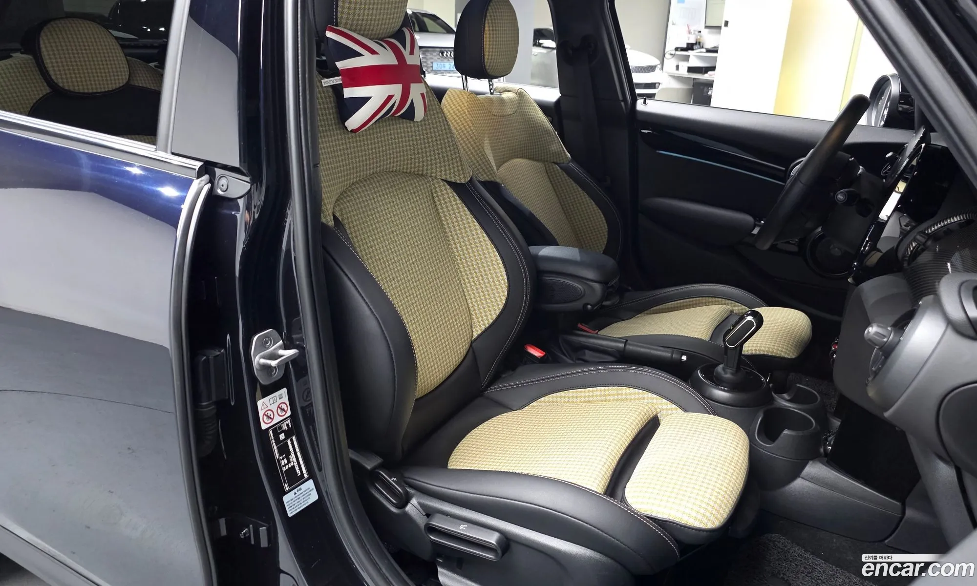 Mini Cooper S 2023 WMW61DK09P2U26471 — 4