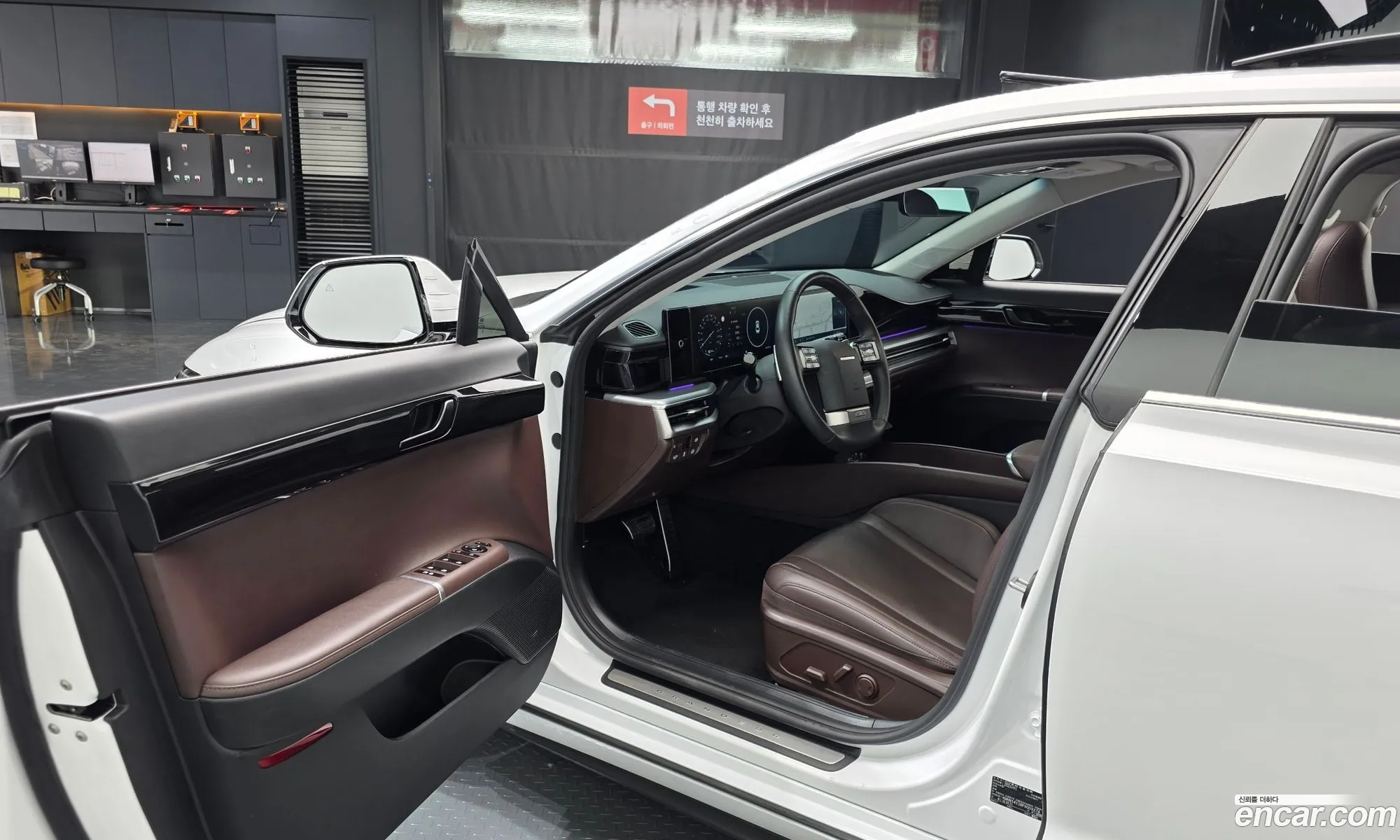 Hyundai Grandeur Hybrid 2023 — 18
