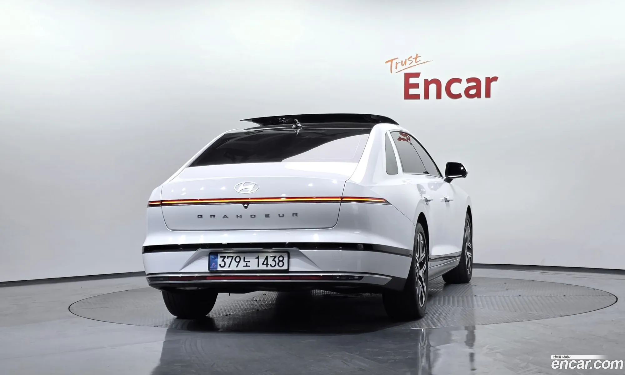 Hyundai Grandeur Hybrid 2023 — 10