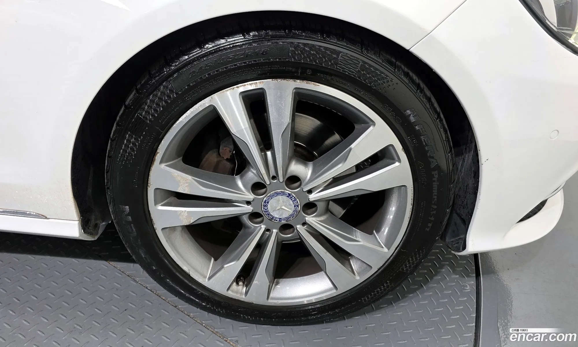 Mercedes-Benz E-Class W212 2013 WDDHF5FB2EA829702 — 9