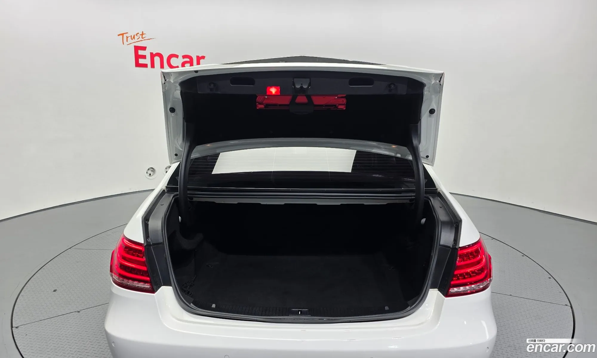 Mercedes-Benz E-Class W212 2013 WDDHF5FB2EA829702 — 17