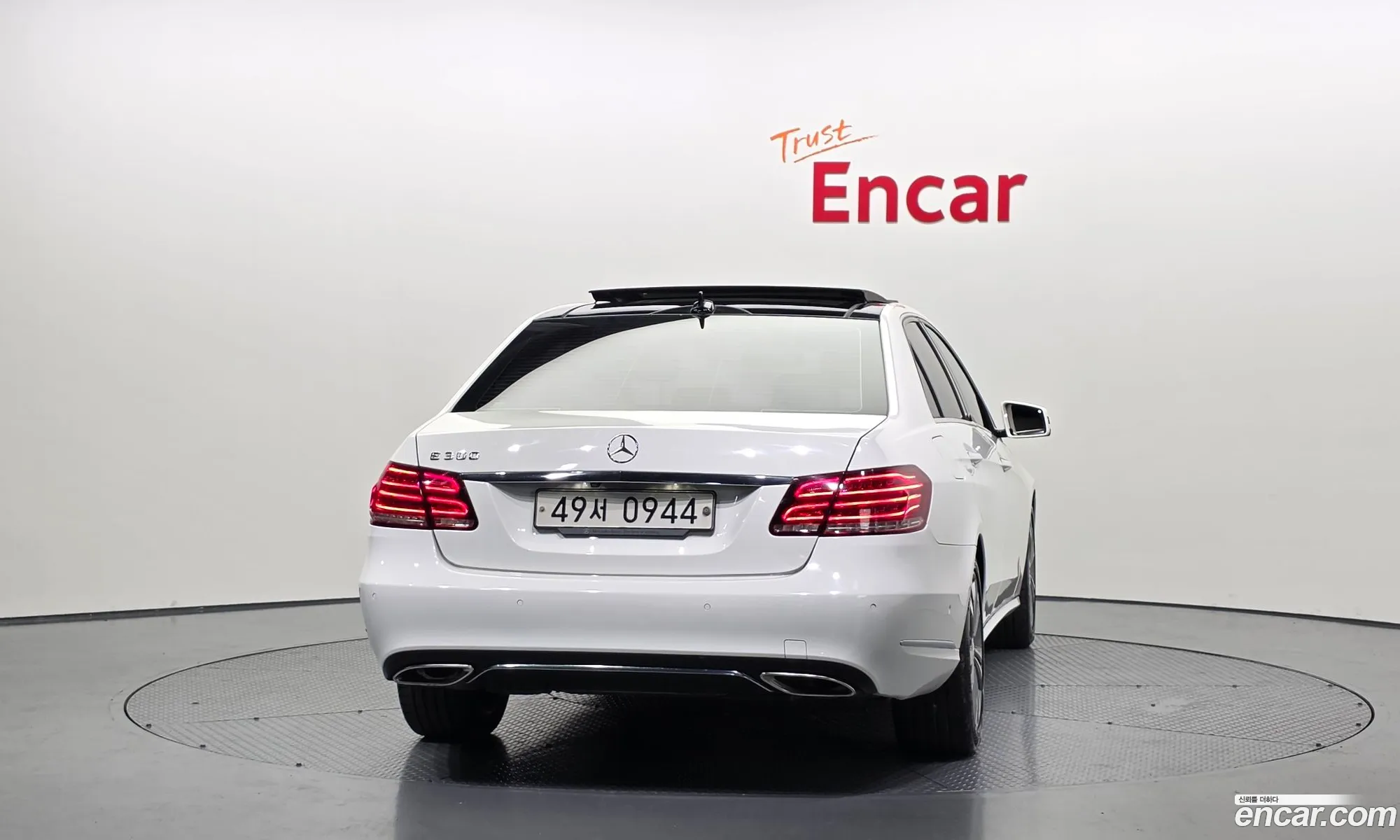 Mercedes-Benz E-Class W212 2013 WDDHF5FB2EA829702 — 12