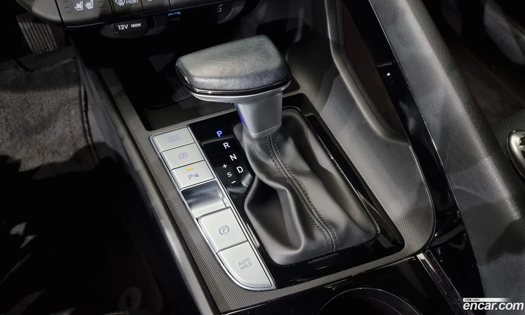 Hyundai Elantra Hybrid 2024 — 20