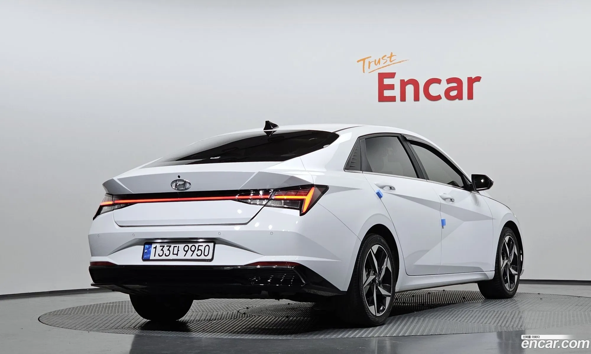 Hyundai Elantra Hybrid 2022 — 13