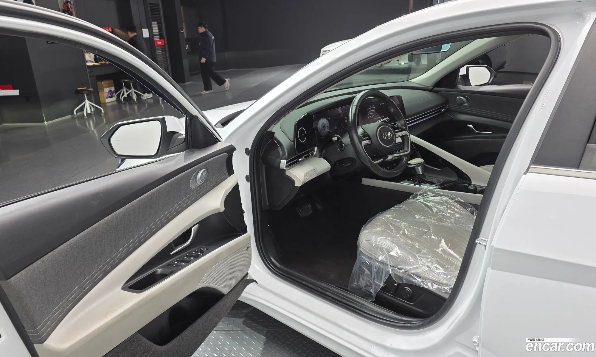 Hyundai Elantra Hybrid 2022 — 18