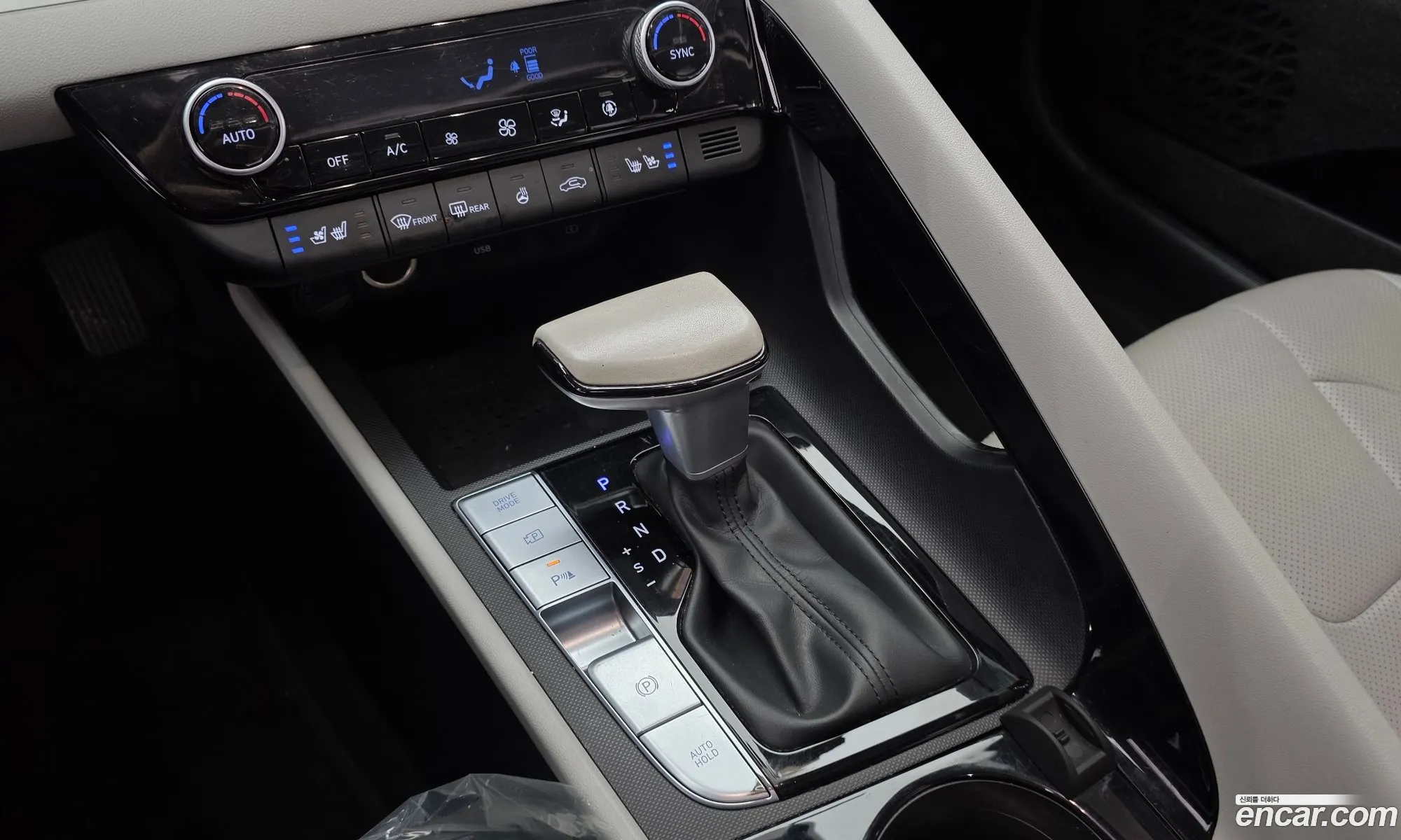 Hyundai Elantra Hybrid 2022 — 12