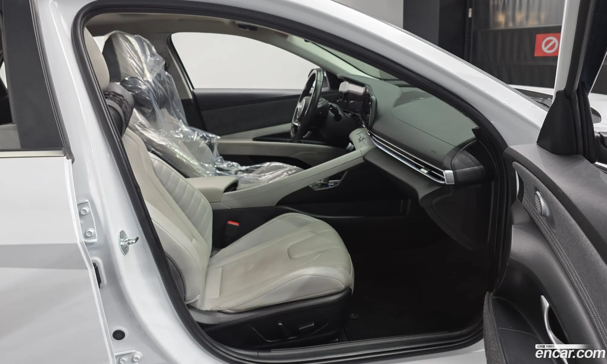 Hyundai Elantra Hybrid 2022 — 9