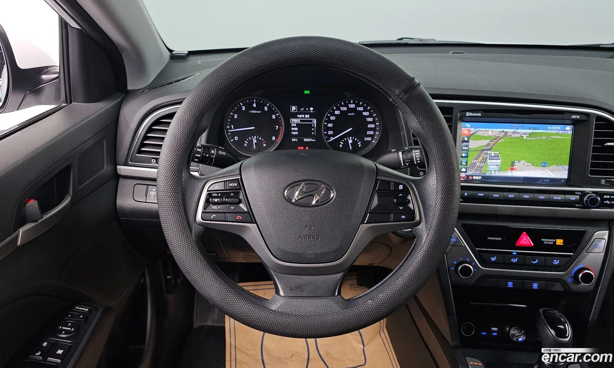Hyundai Elantra AD 2017 — 5