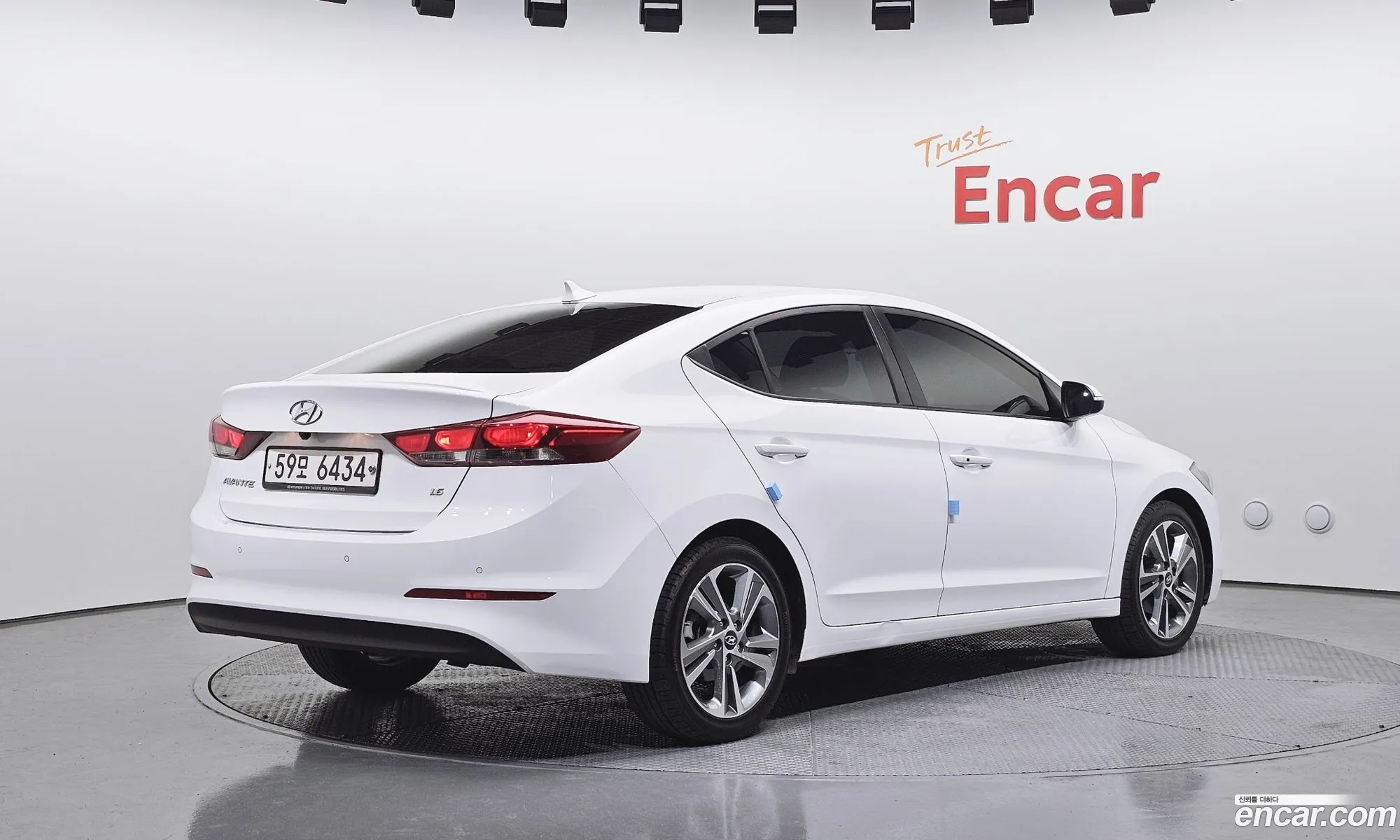Hyundai Elantra AD 2017 — 8