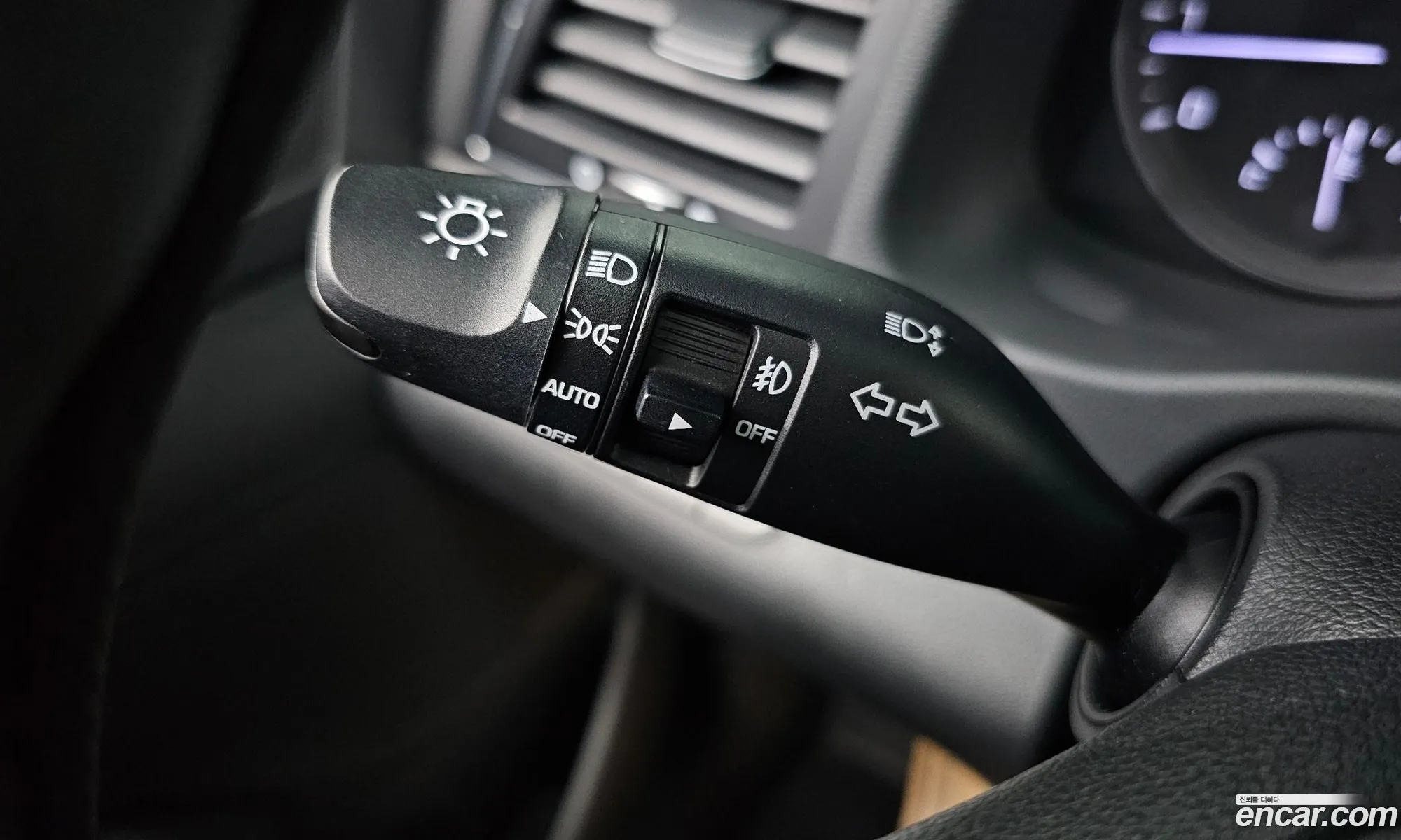Hyundai Elantra AD 2017 — 11