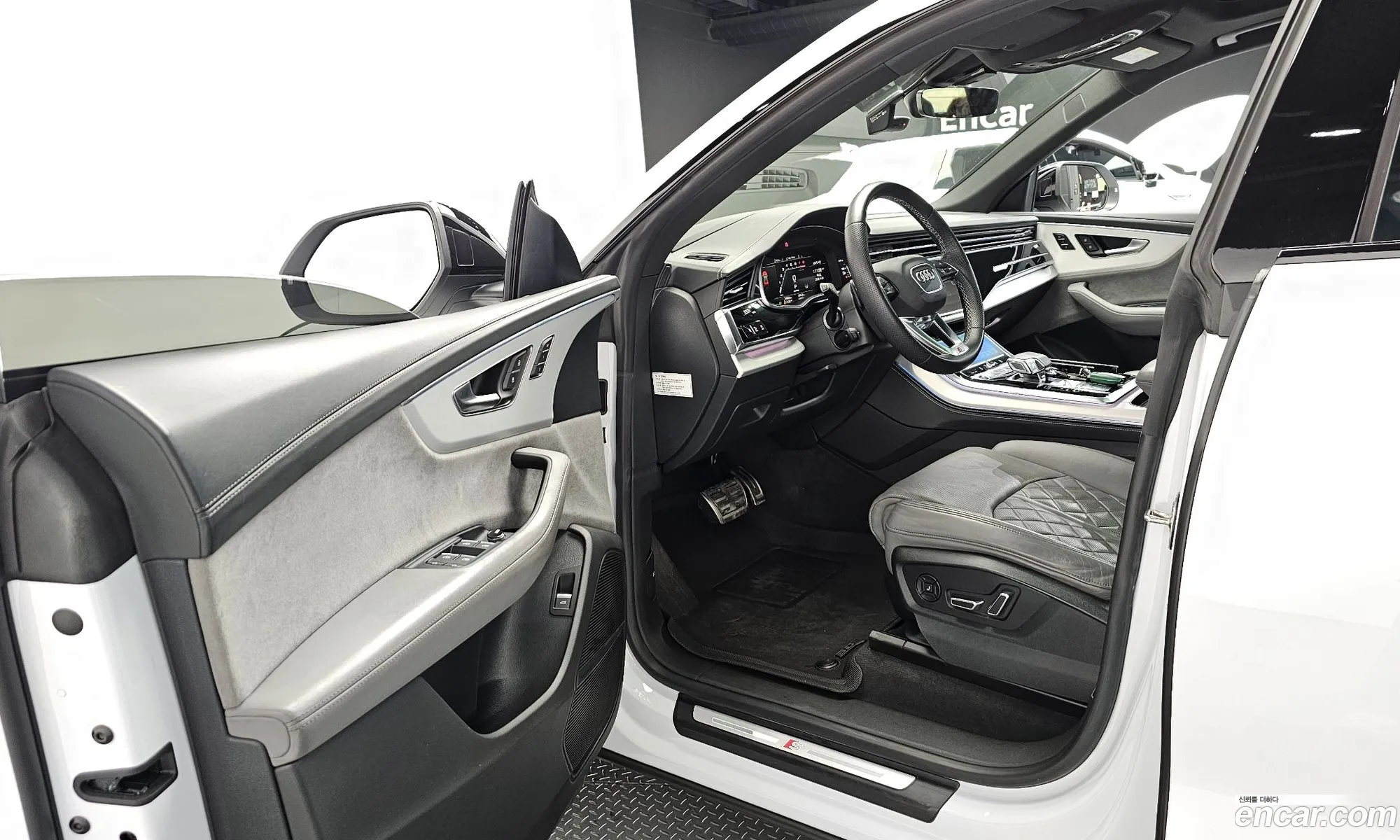 Audi Q8 2022 WAUZZZF1 — 5