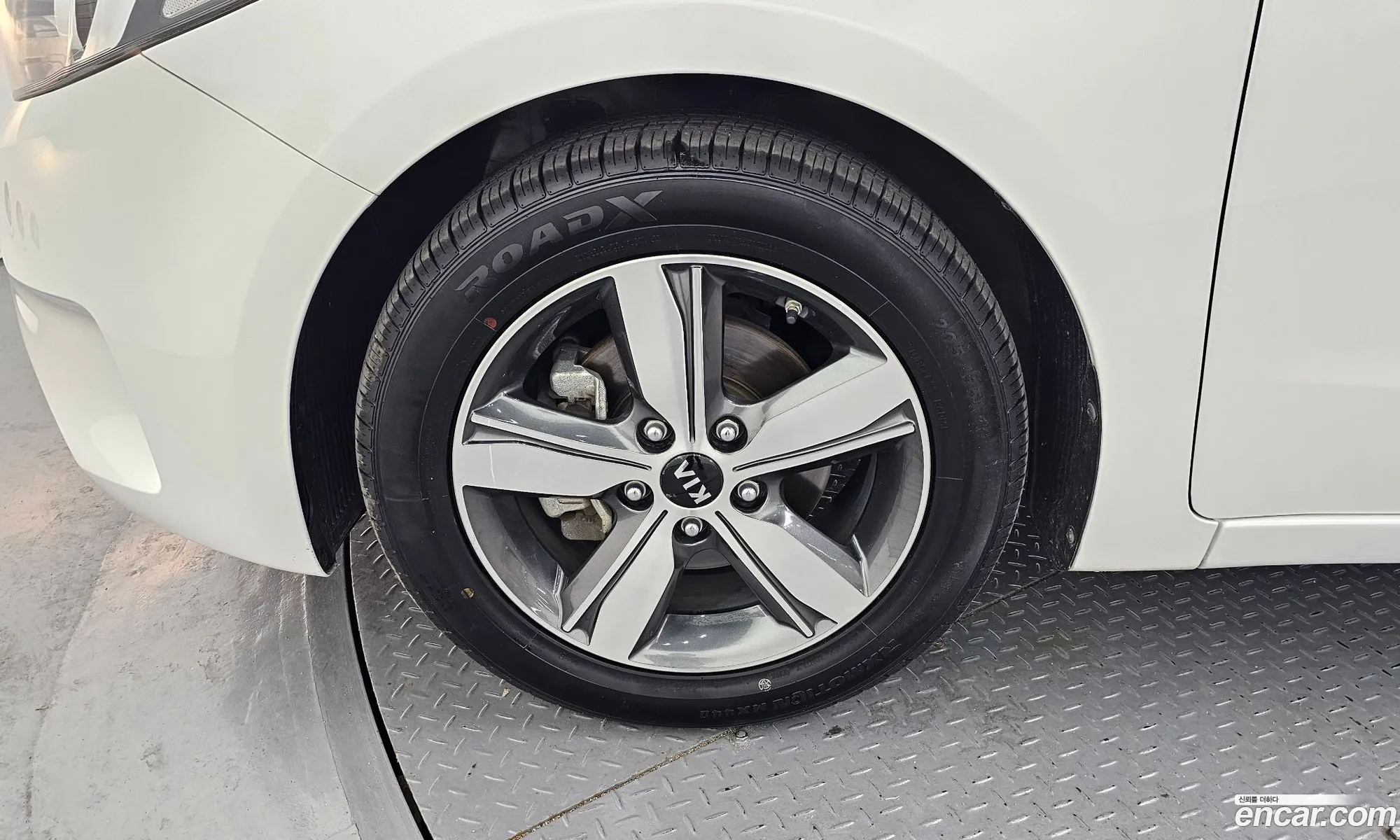 Kia K3 2017 — 9