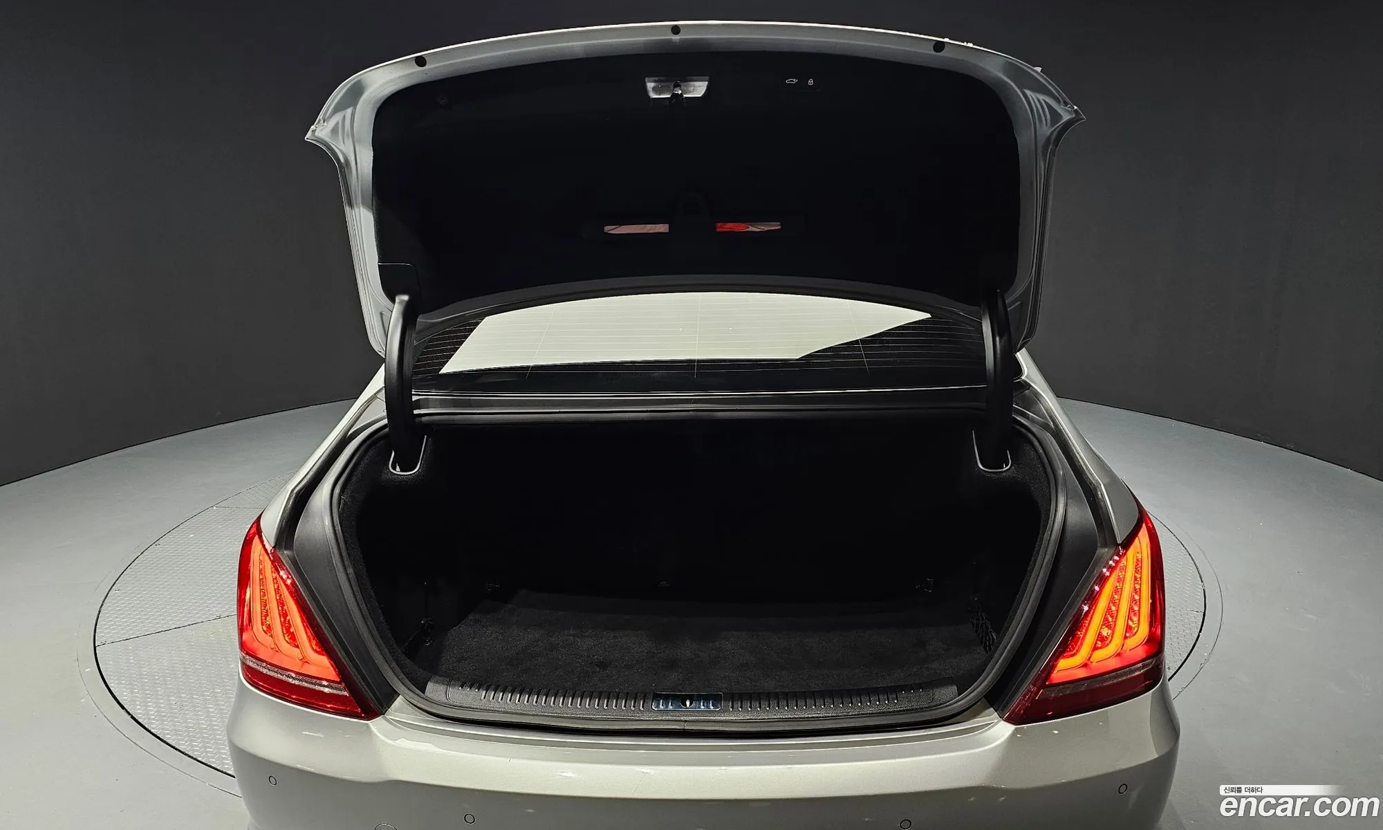 Genesis EQ900 2016 — 3