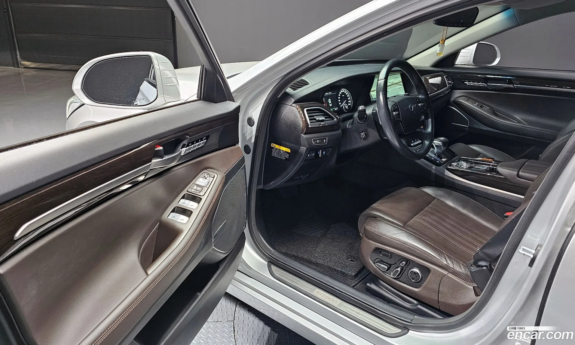 Genesis EQ900 2016 — 2