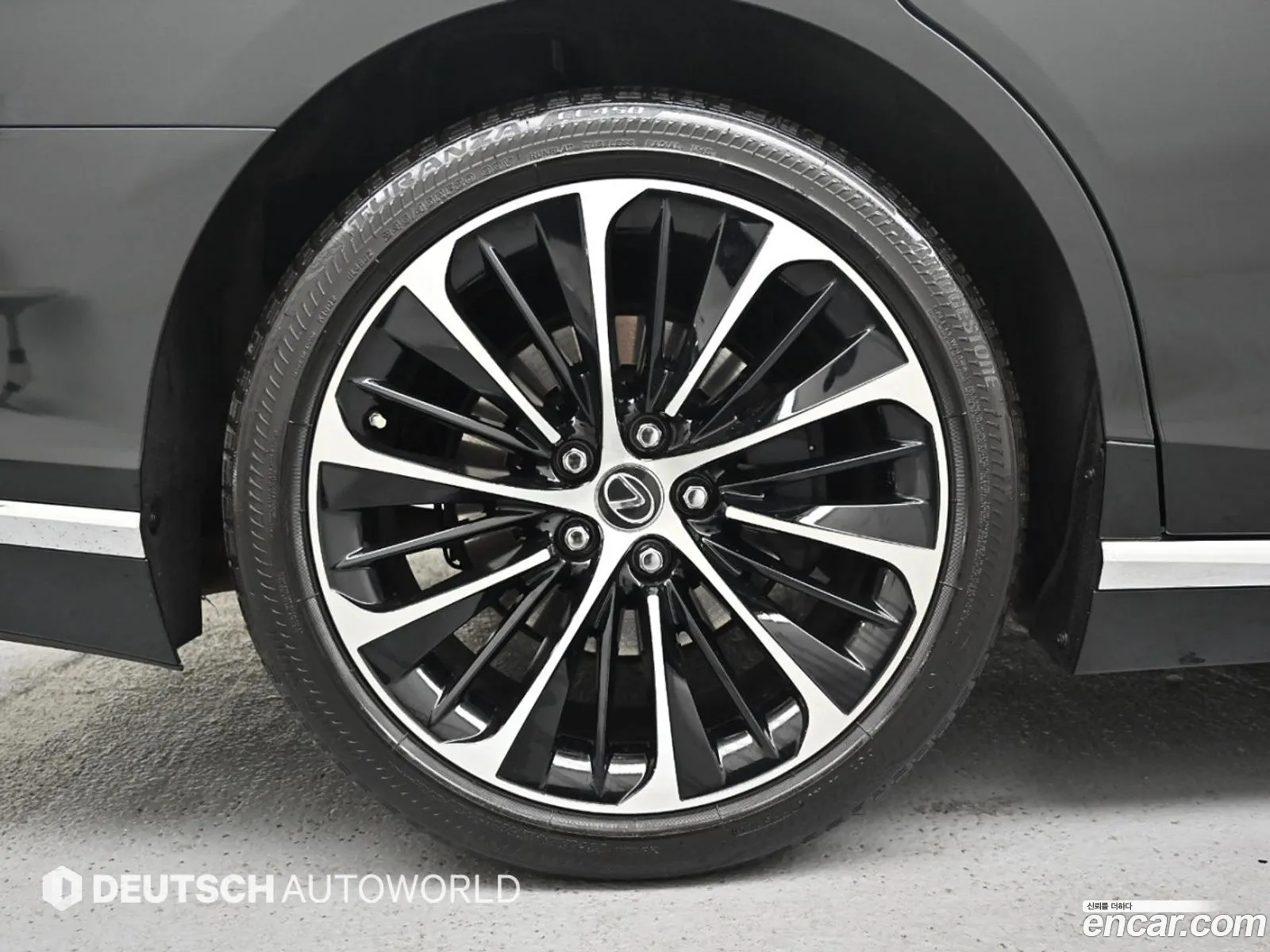 Lexus LS500 2021 — 19