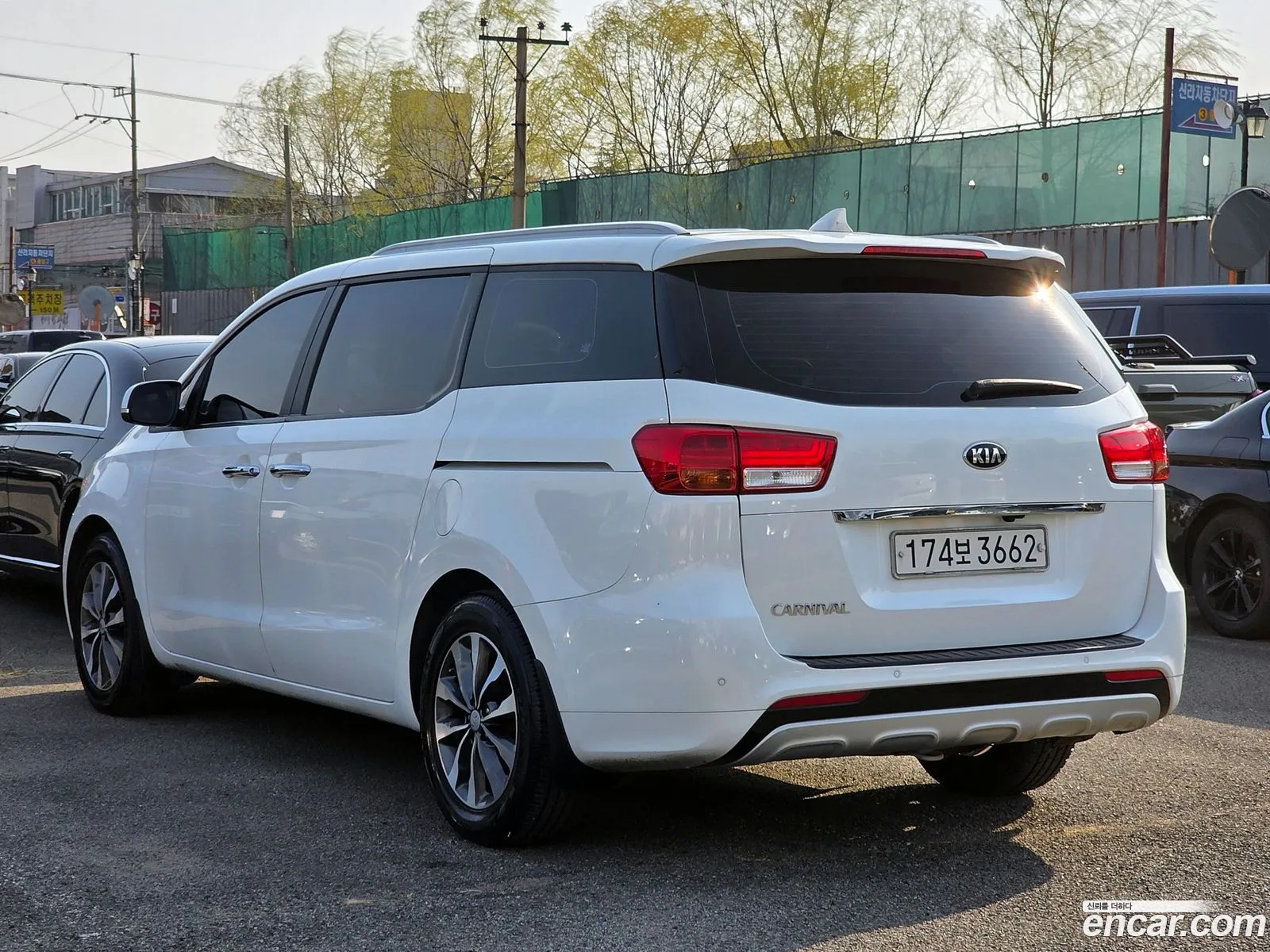 Kia Carnival 2016 — 17