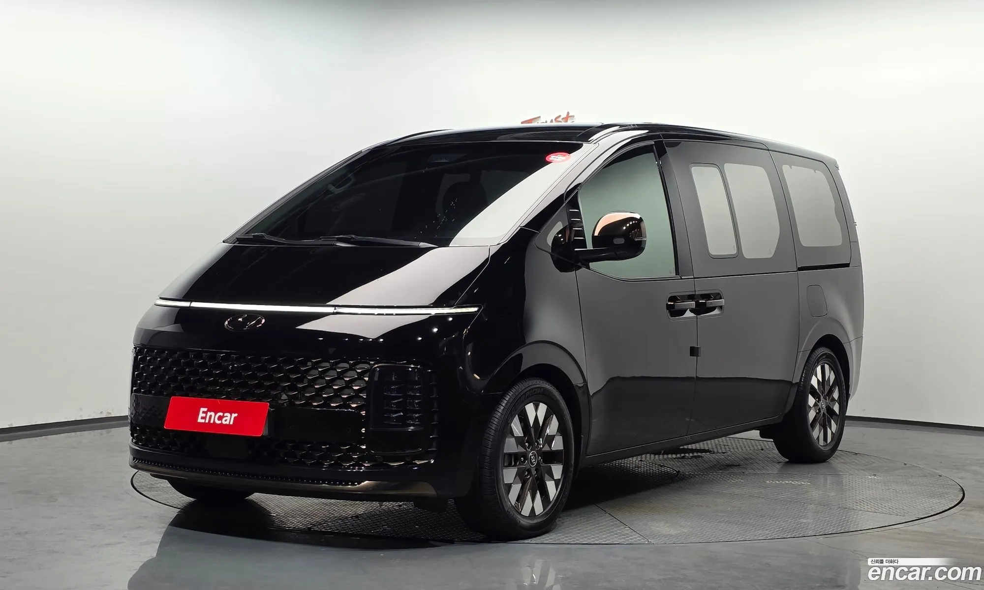 Hyundai Staria 2023 — 2
