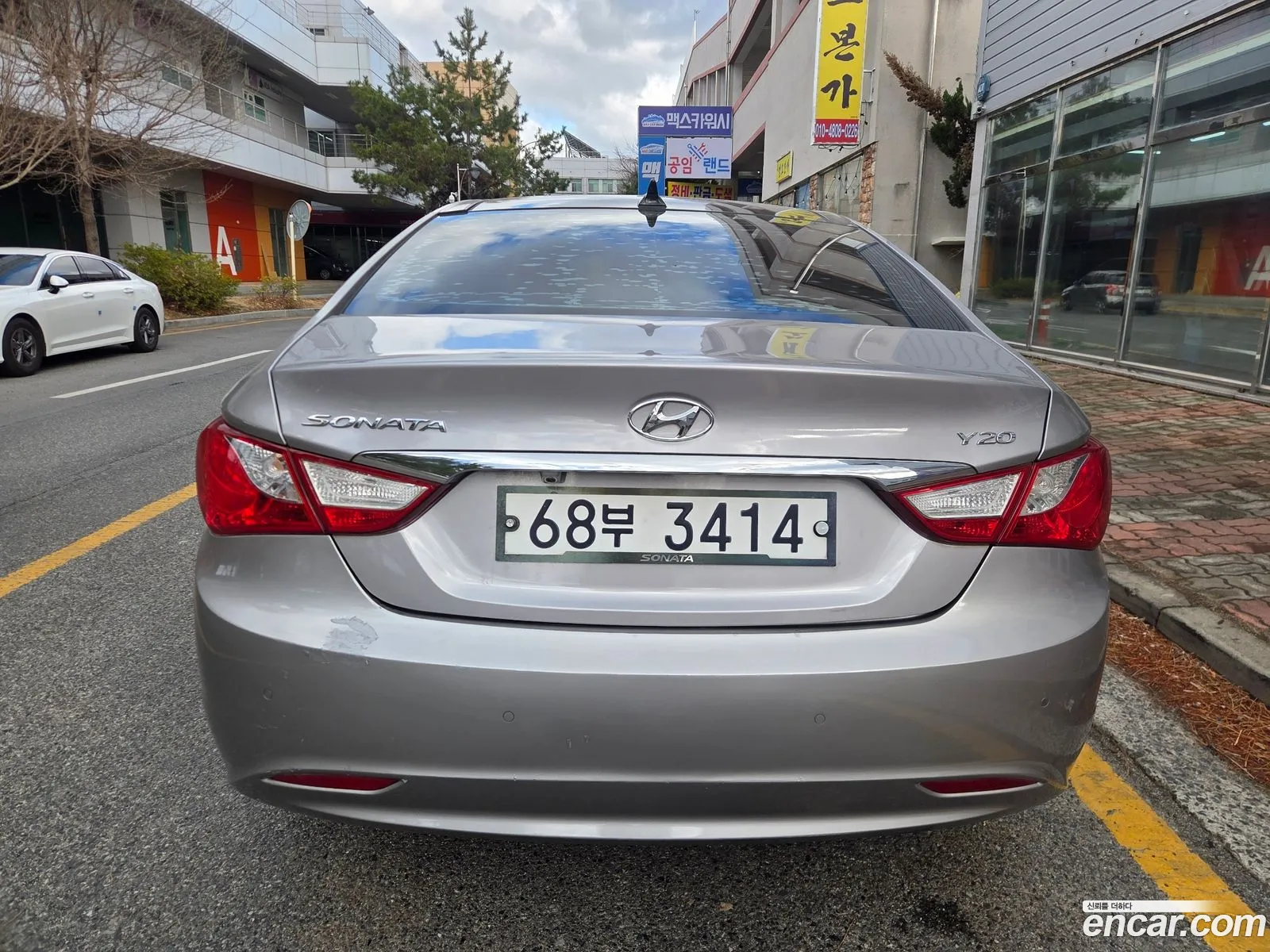 Hyundai YF Sonata 2009 — 18