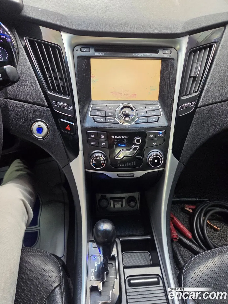 Hyundai YF Sonata 2009 — 12
