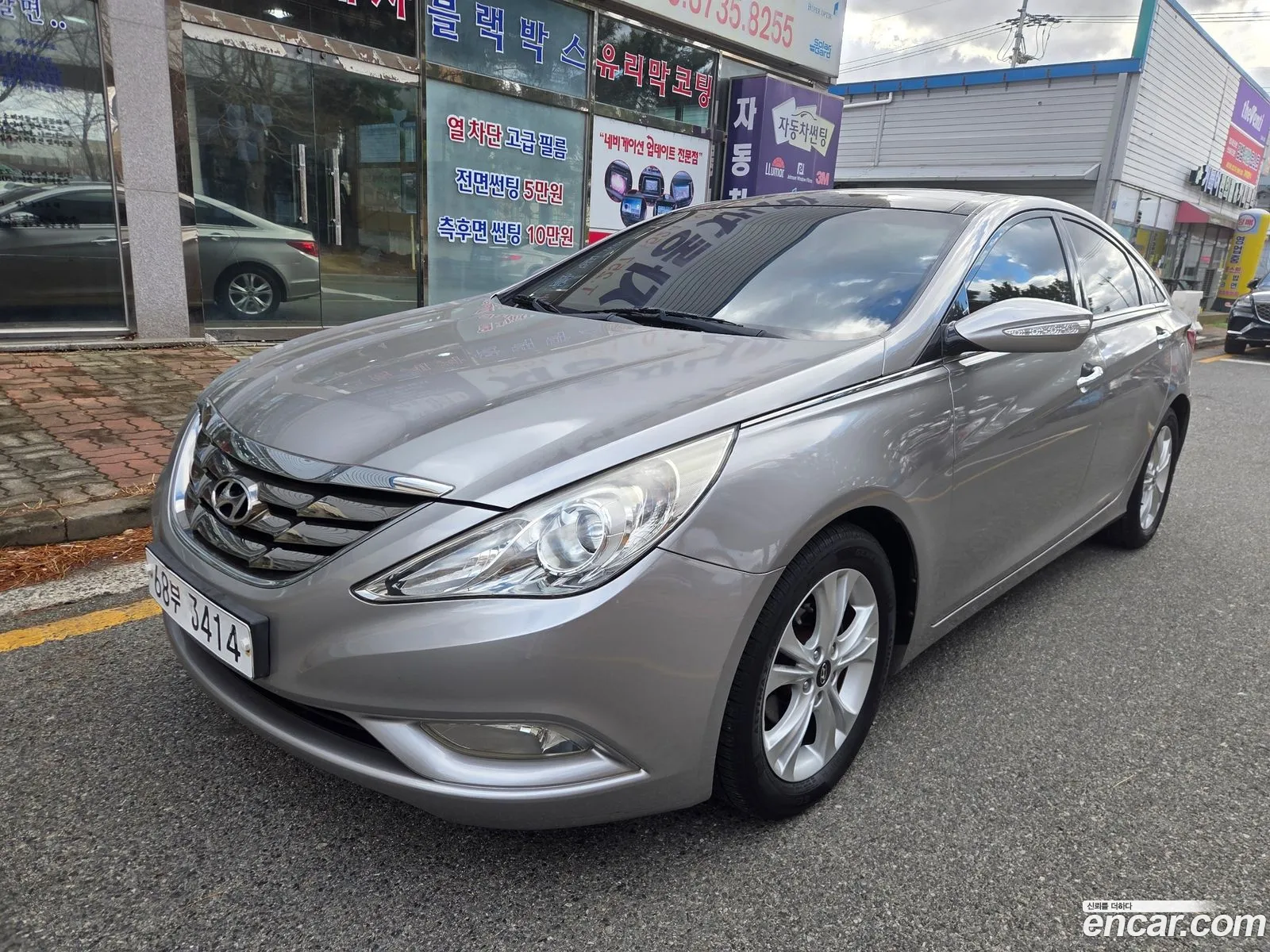 Hyundai YF Sonata 2009 — 17