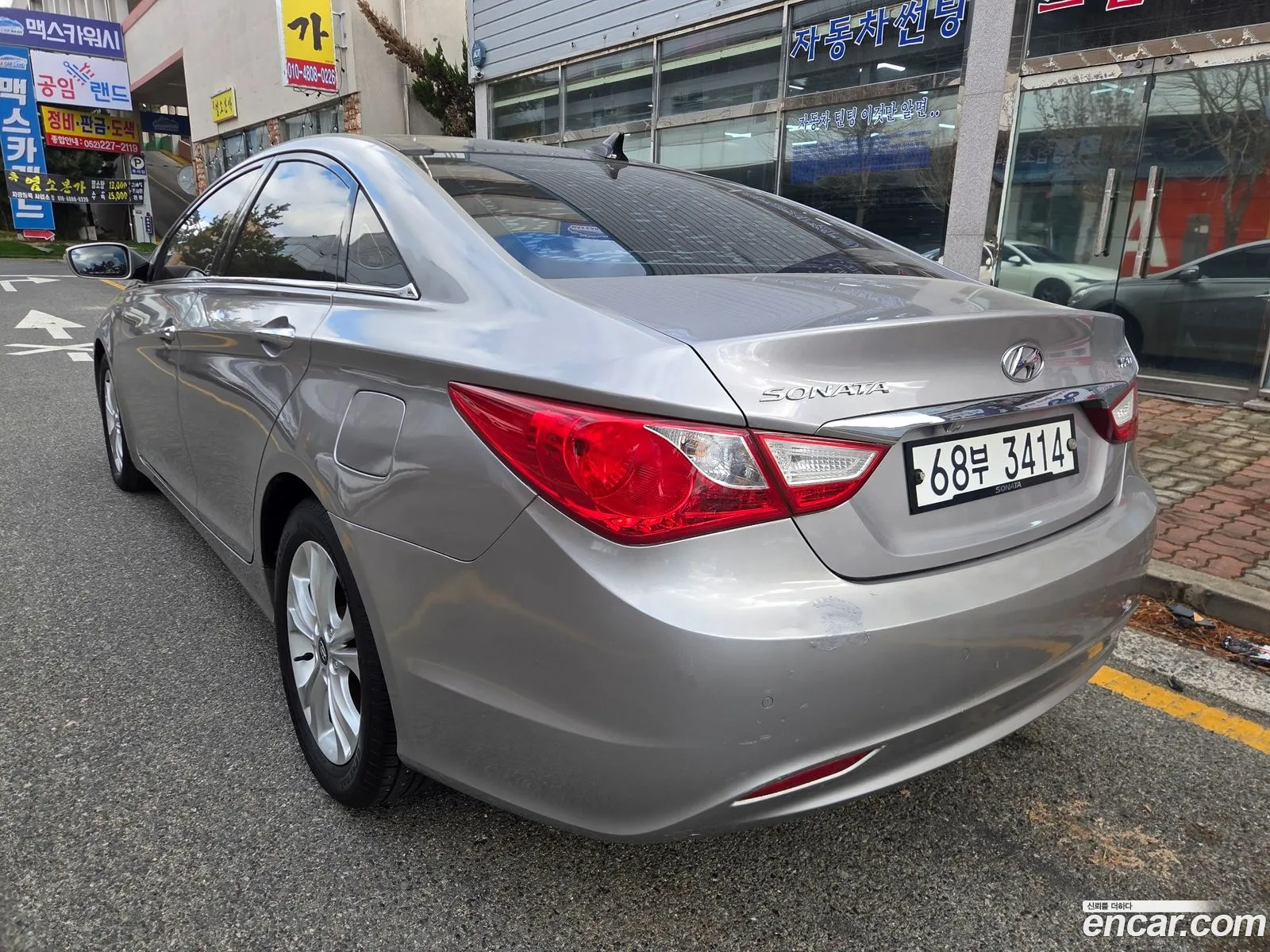 Hyundai YF Sonata 2009 — 14